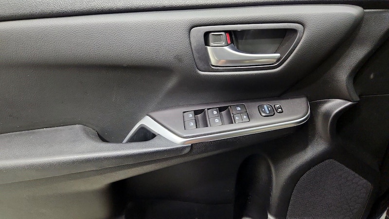 2015 Toyota Camry SE 12