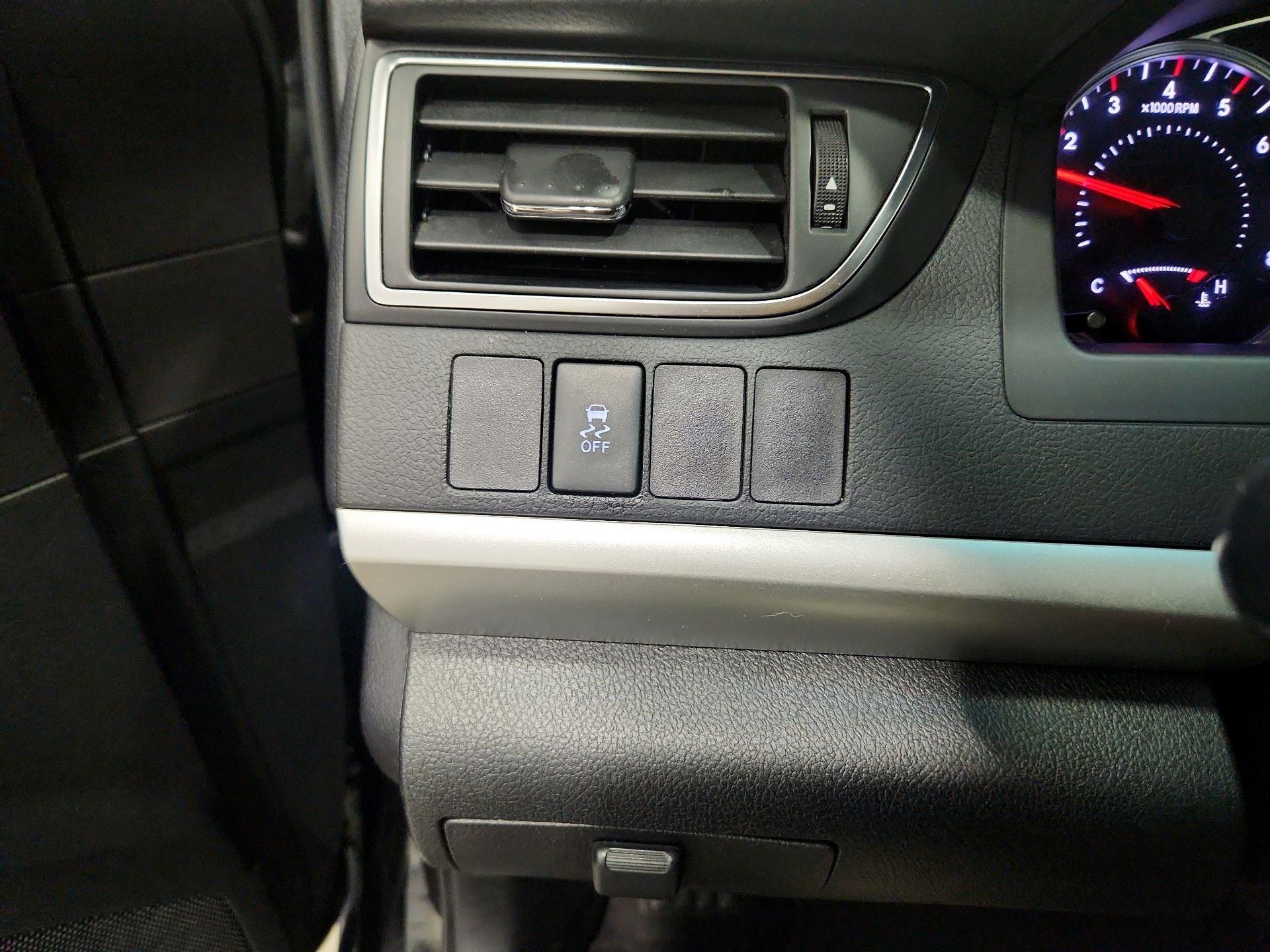 Thumbnail: 2015 Toyota Camry - 13