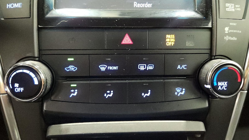 2015 Toyota Camry SE 16