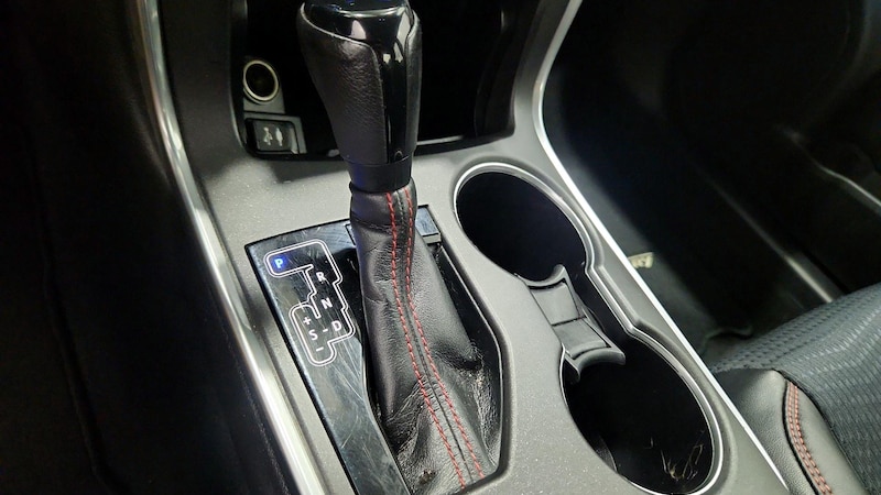 2015 Toyota Camry SE 17