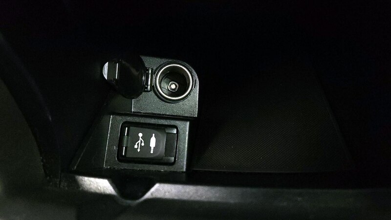 2015 Toyota Camry SE 18
