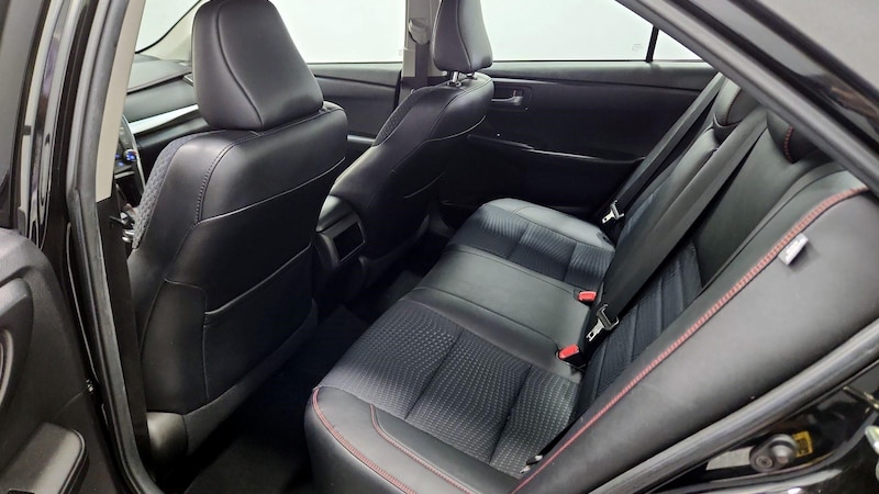 2015 Toyota Camry SE 19
