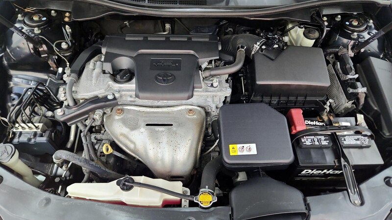 2015 Toyota Camry SE 21