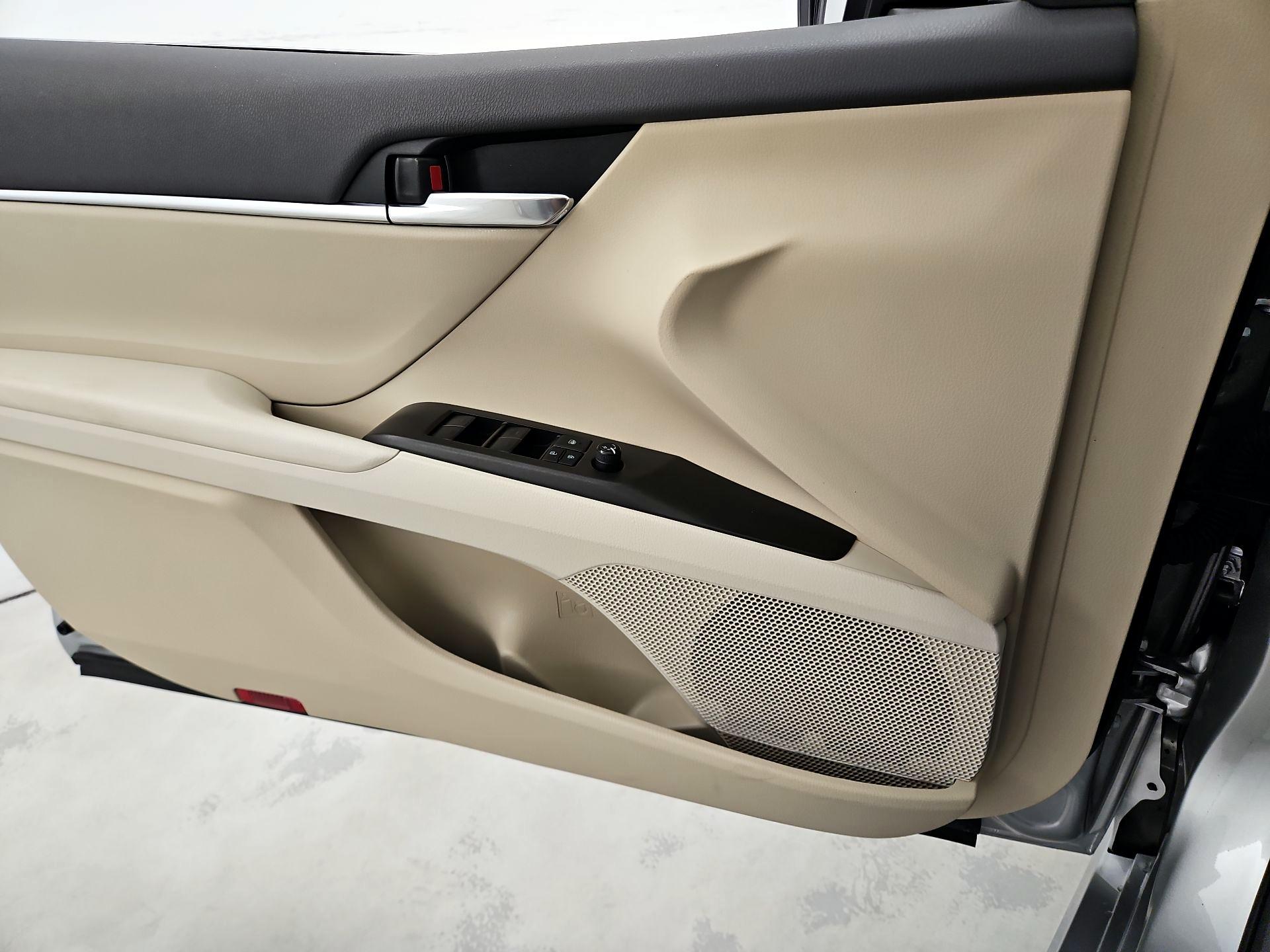 Thumbnail: 2022 Toyota Camry - 12