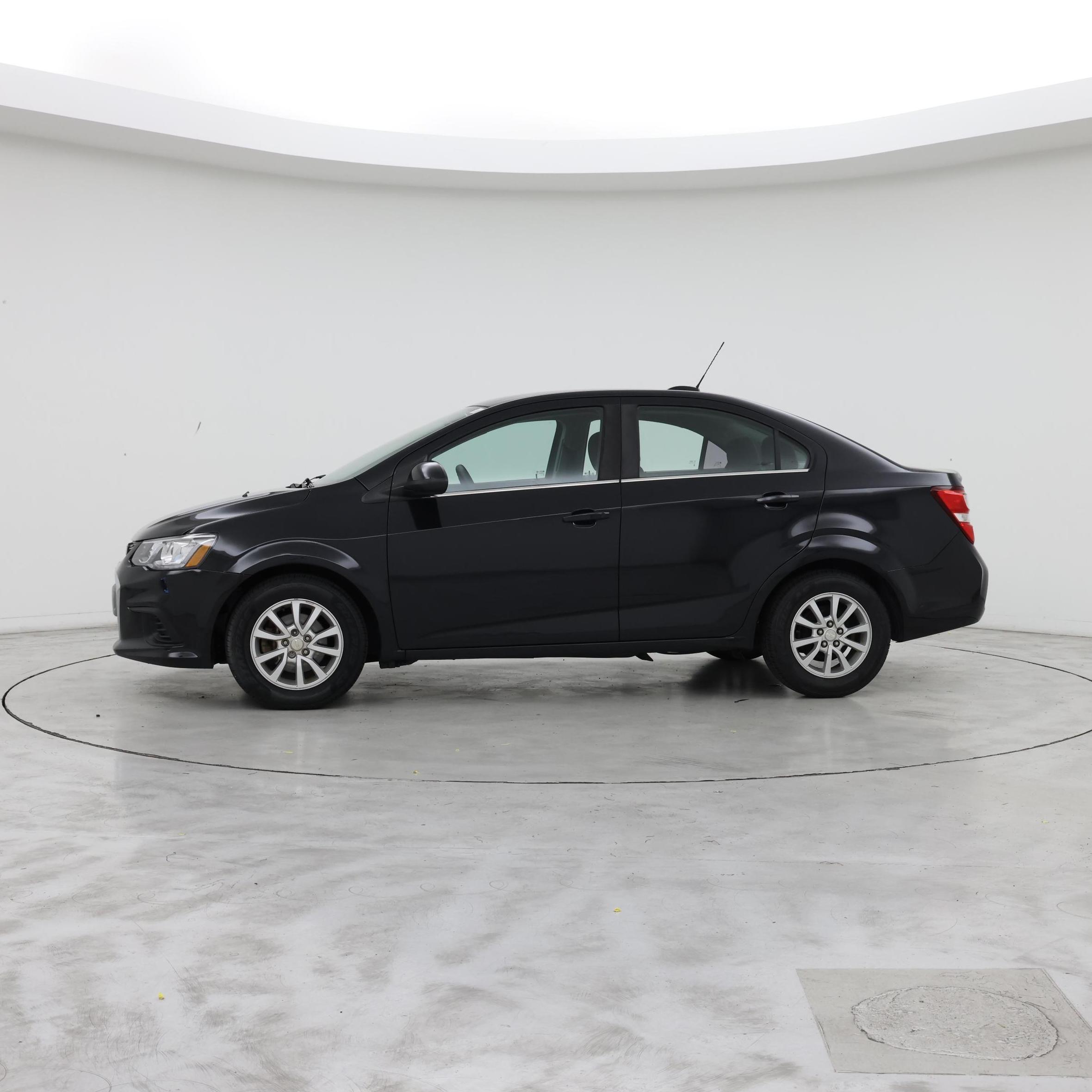 Thumbnail: 2017 Chevrolet Sonic - 3