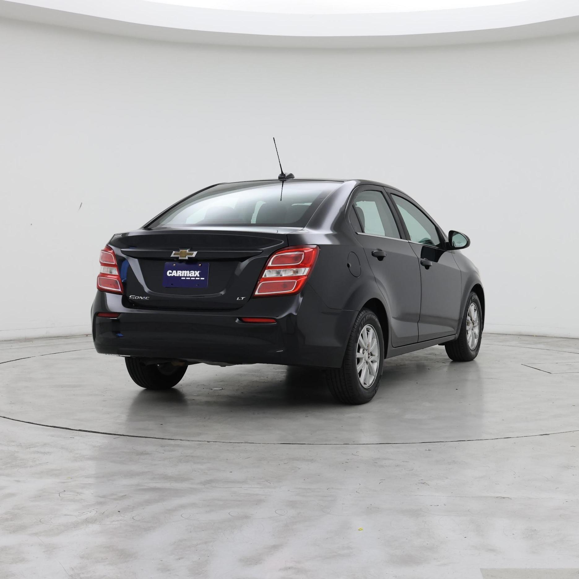 Thumbnail: 2017 Chevrolet Sonic - 8
