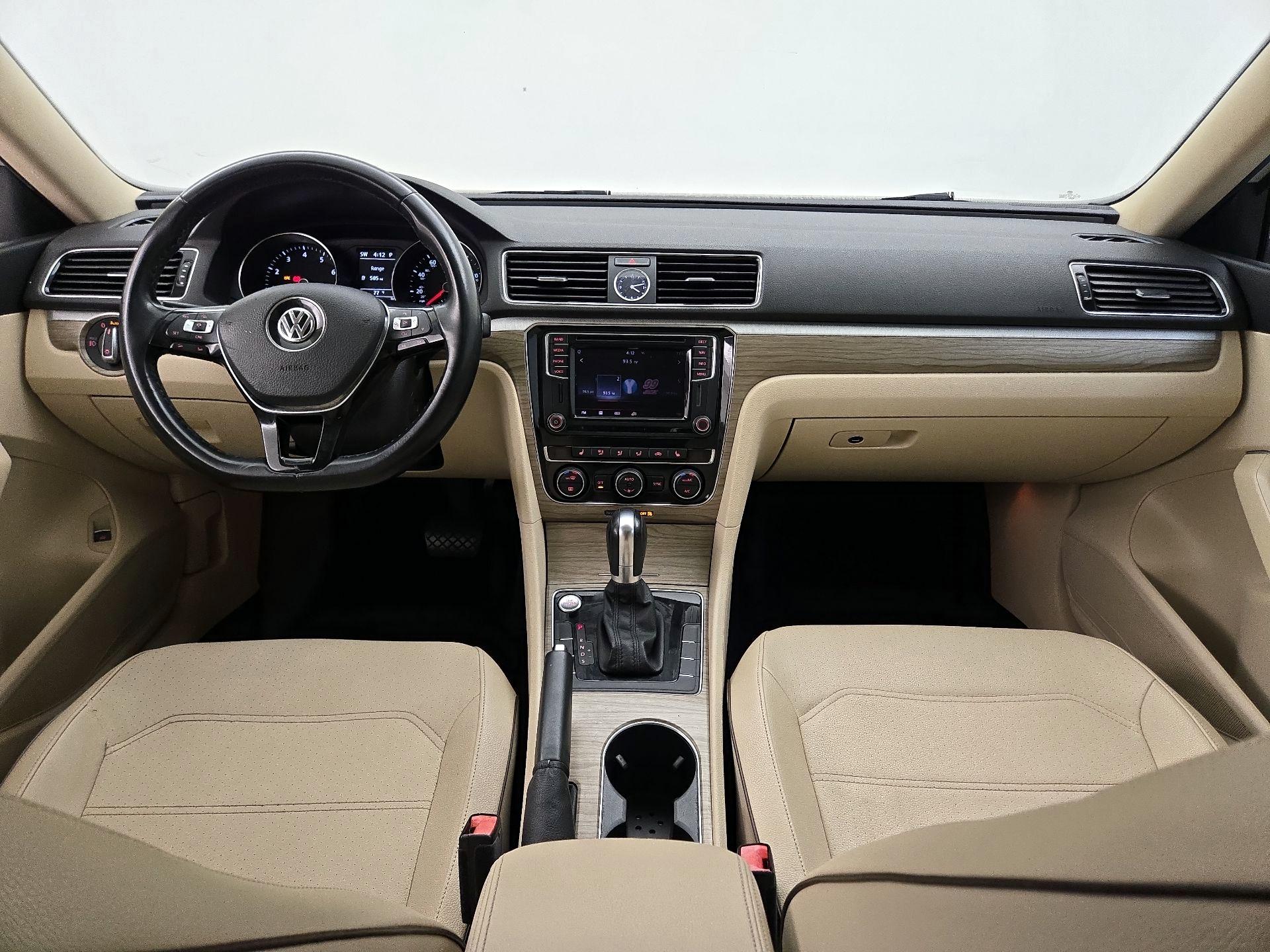 Thumbnail: 2016 Volkswagen Passat - 9