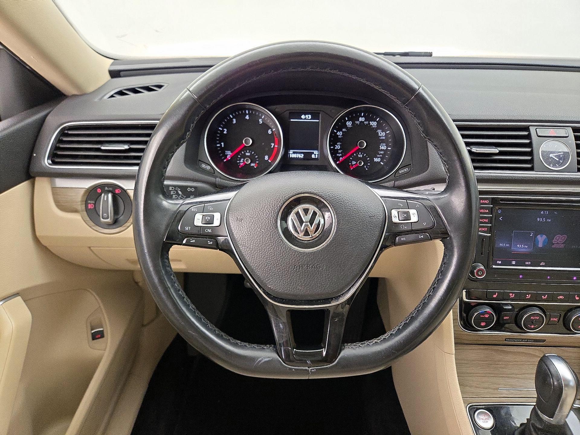 Thumbnail: 2016 Volkswagen Passat - 10