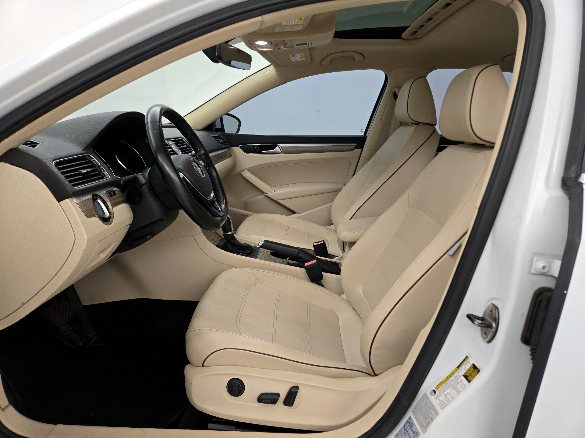 Thumbnail: 2016 Volkswagen Passat - 11