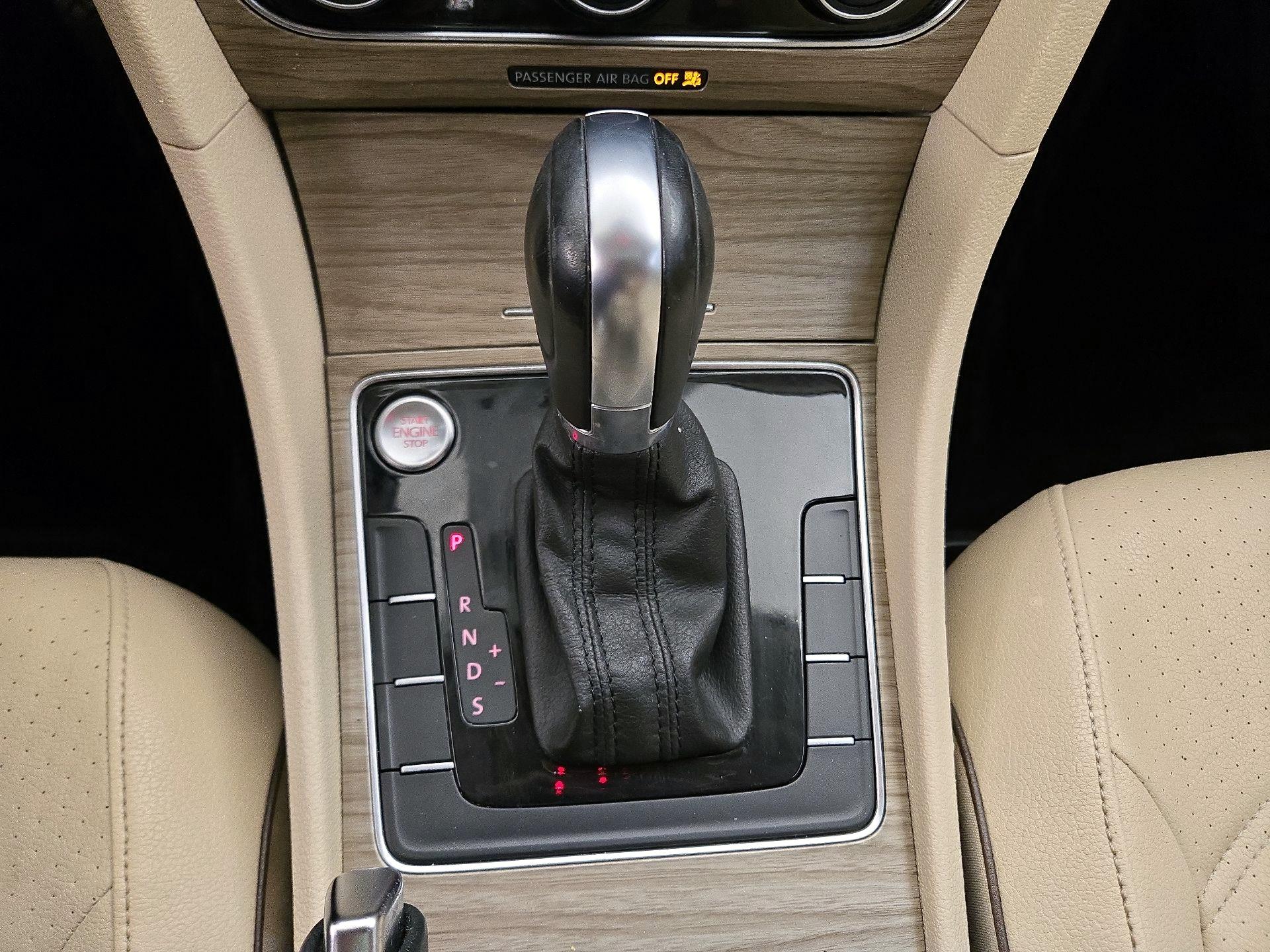Thumbnail: 2016 Volkswagen Passat - 18