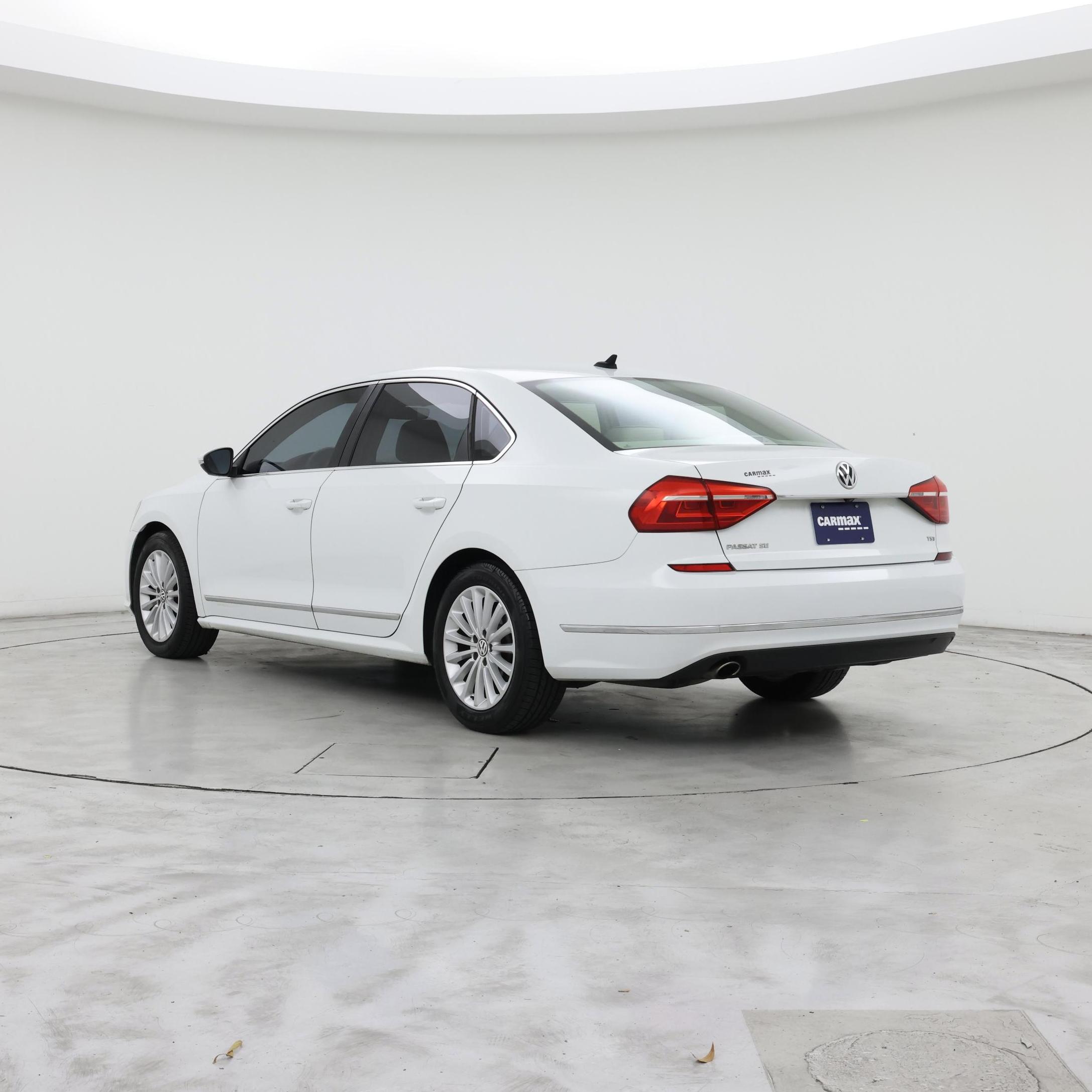 Thumbnail: 2016 Volkswagen Passat - 2