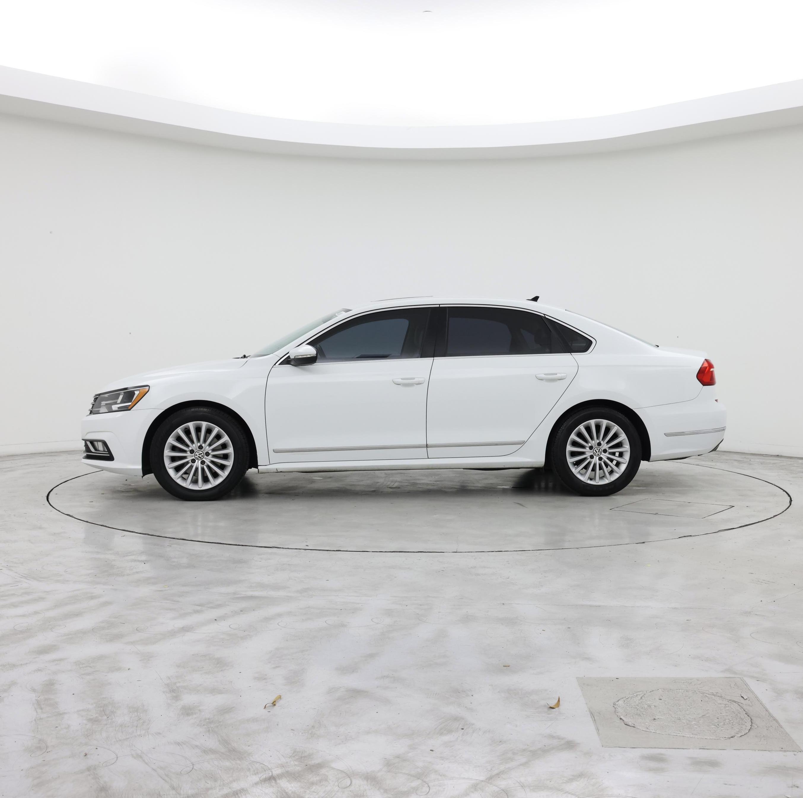 Thumbnail: 2016 Volkswagen Passat - 3