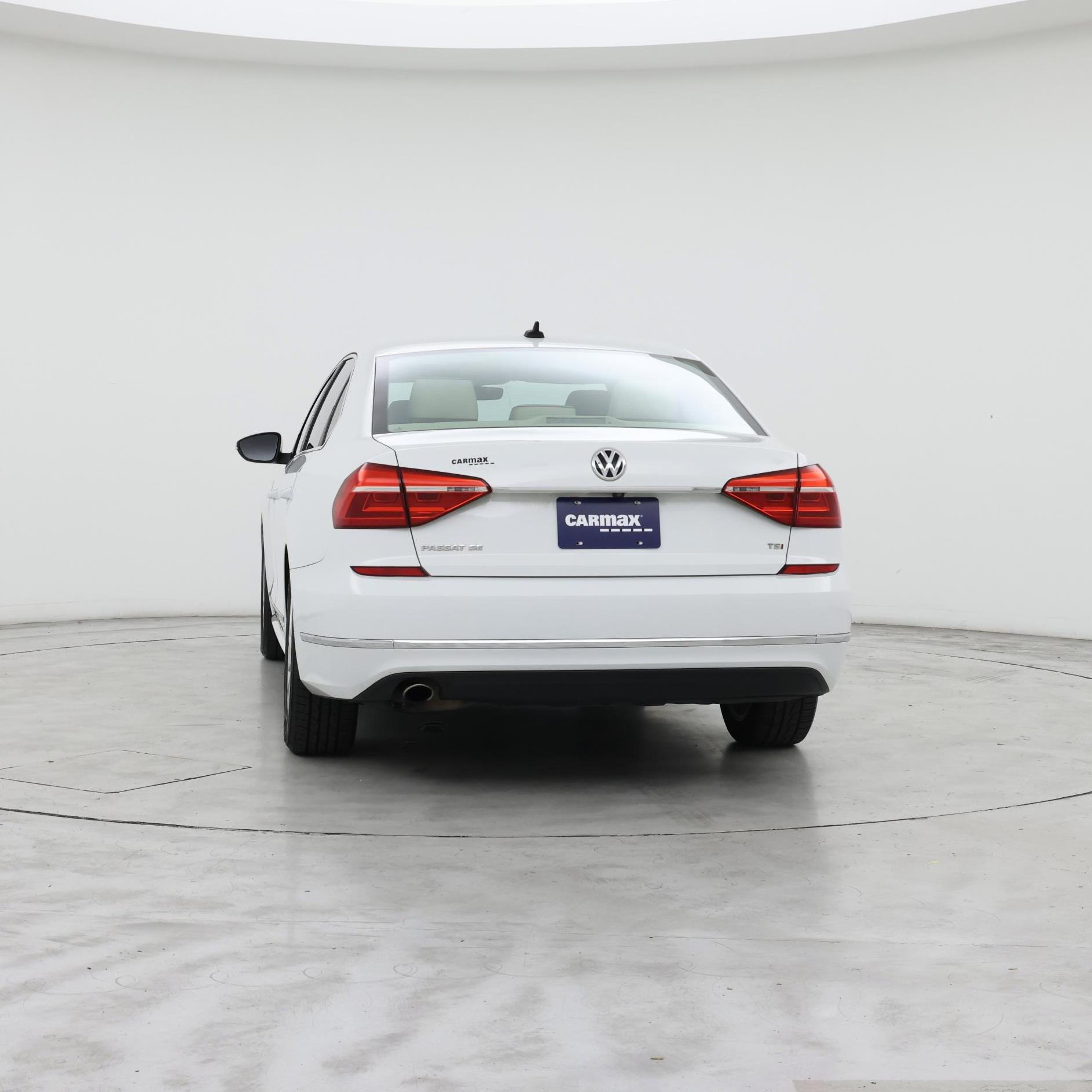 Thumbnail: 2016 Volkswagen Passat - 6