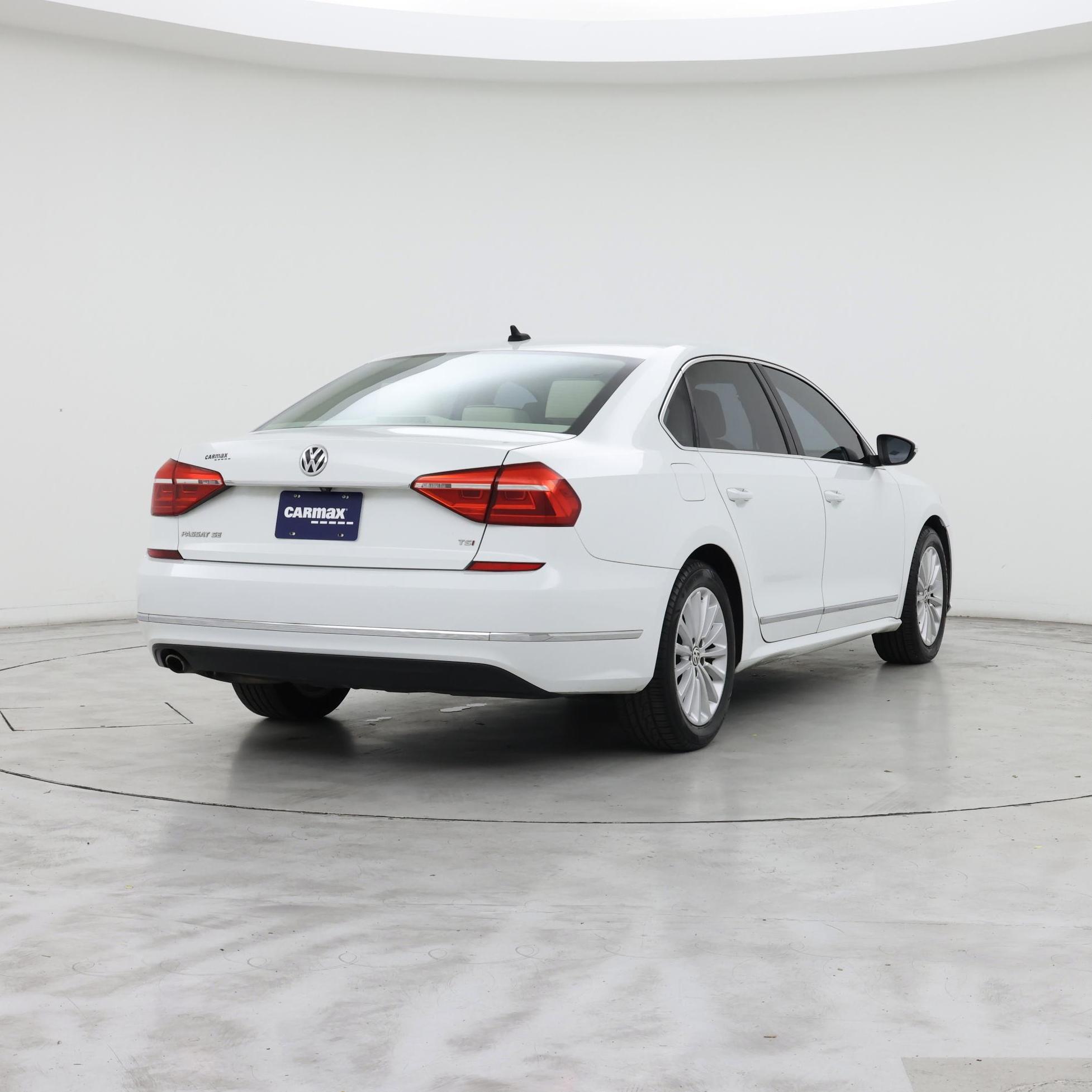 Thumbnail: 2016 Volkswagen Passat - 8