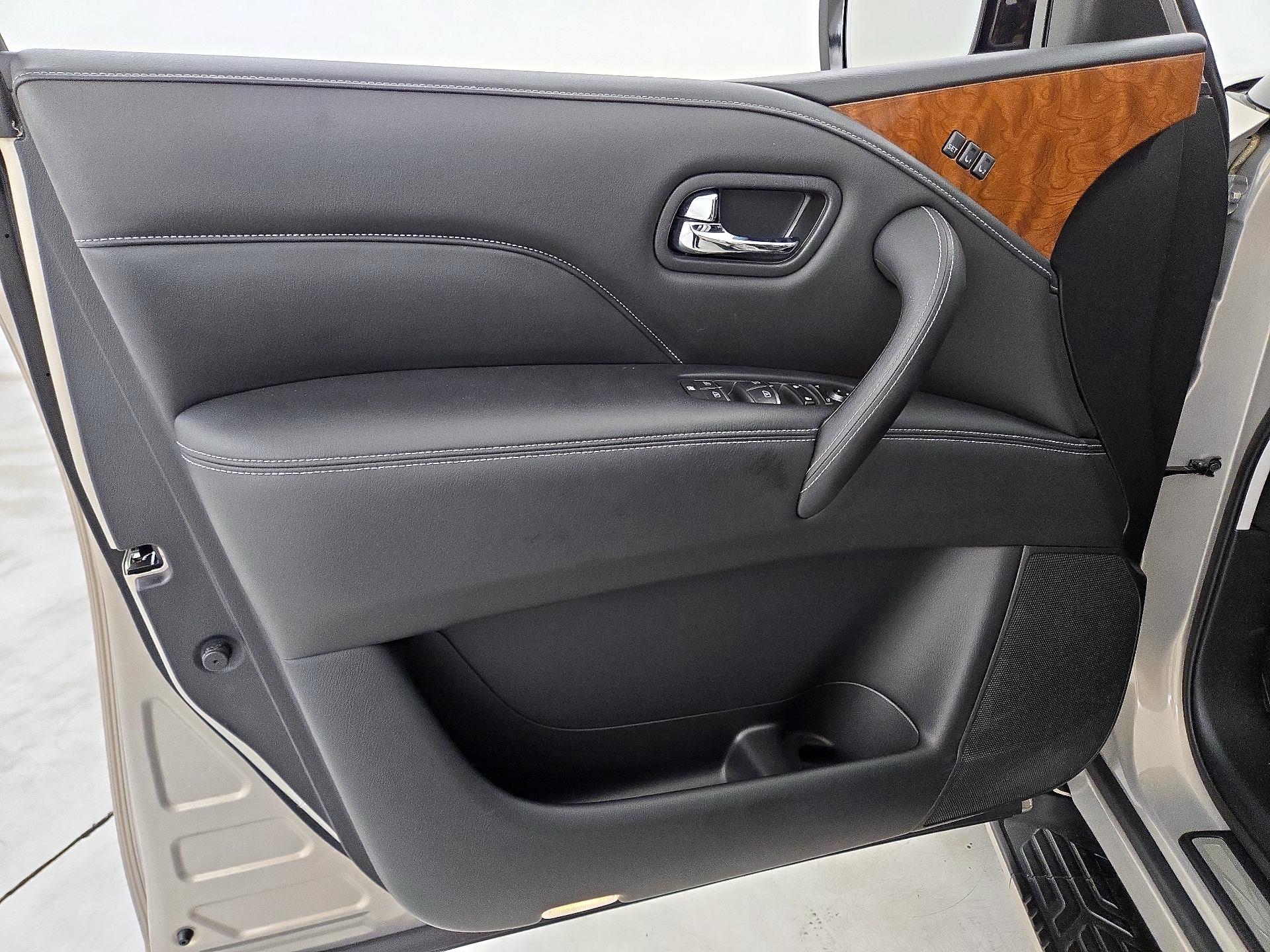 Thumbnail: 2019 INFINITI QX80 - 12