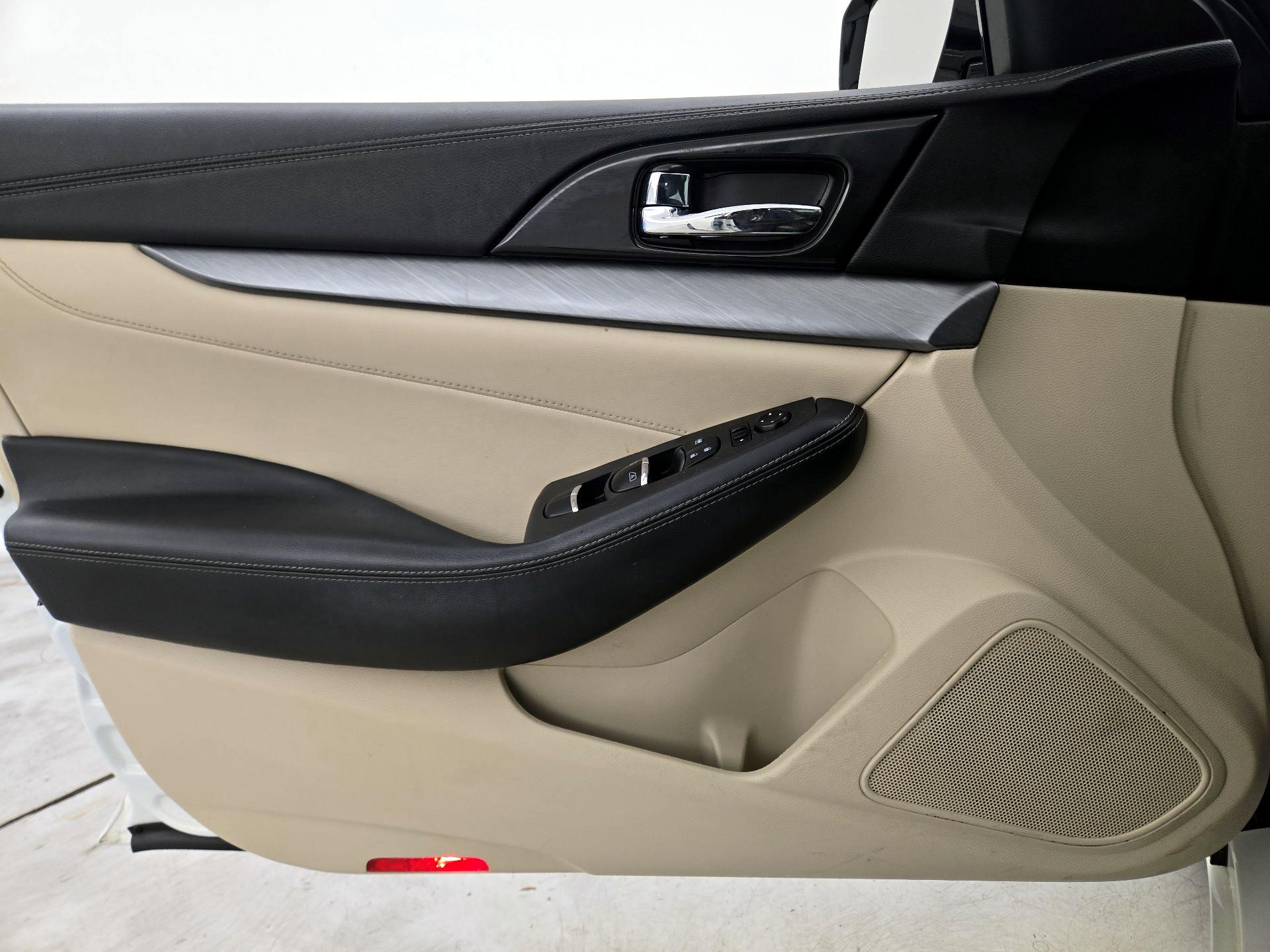 Thumbnail: 2016 Nissan Maxima - 12