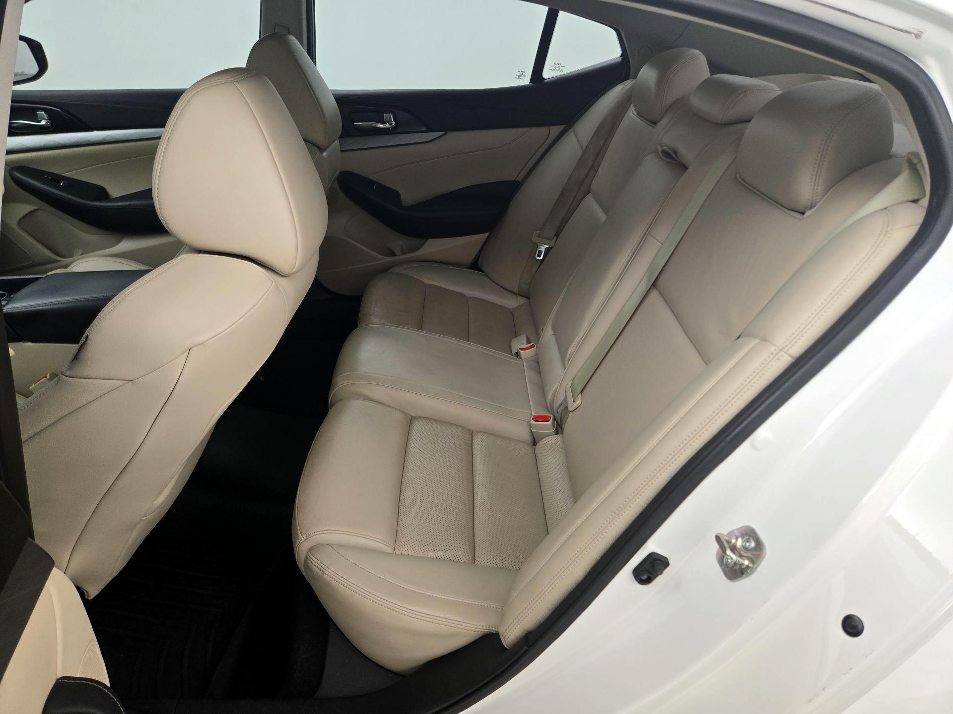 Thumbnail: 2016 Nissan Maxima - 20