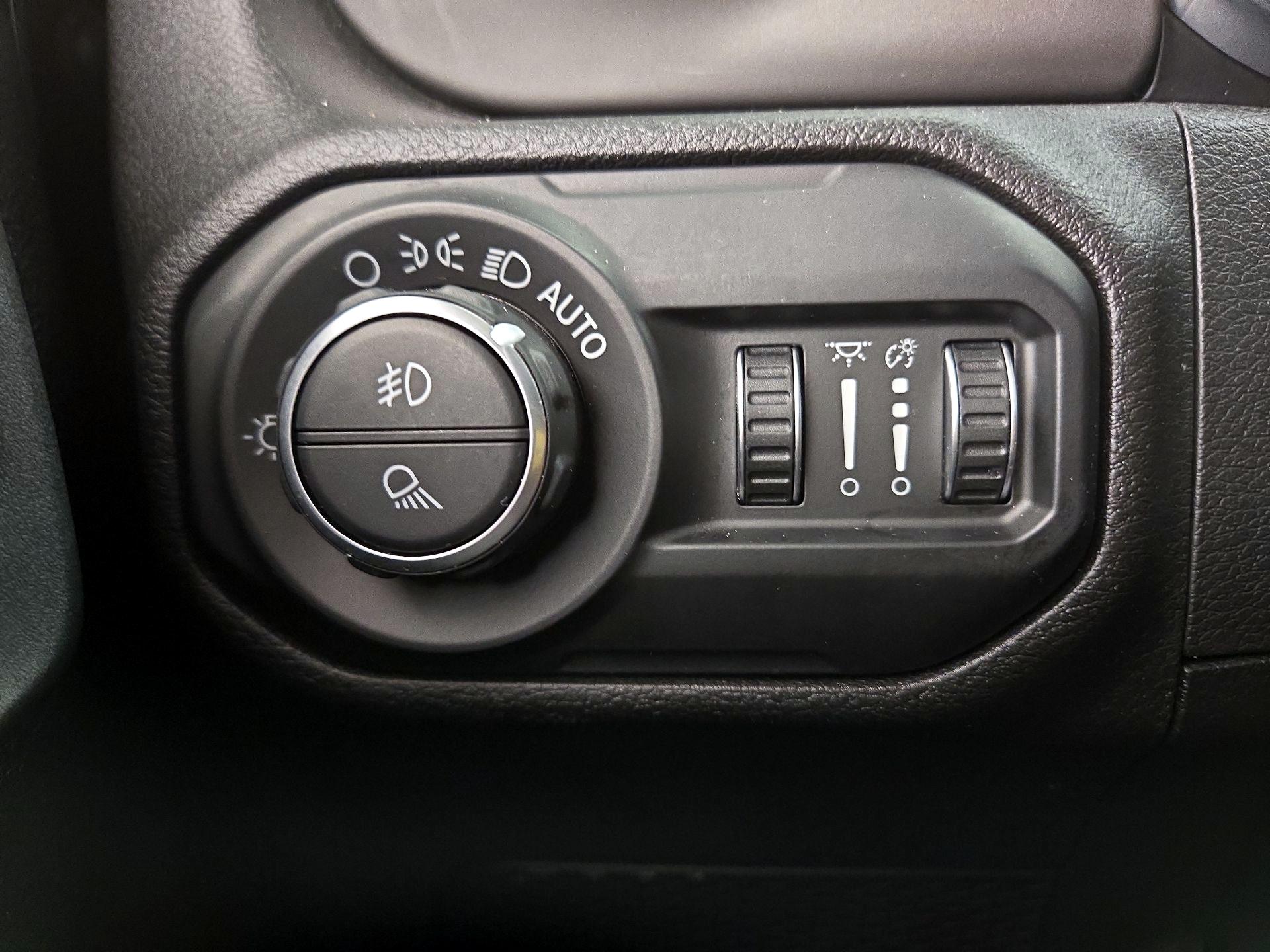 Thumbnail: 2020 Jeep Gladiator - 13