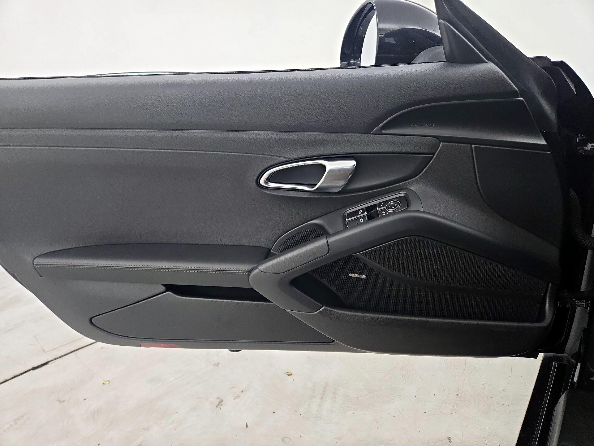 Thumbnail: 2014 Porsche Cayman - 12