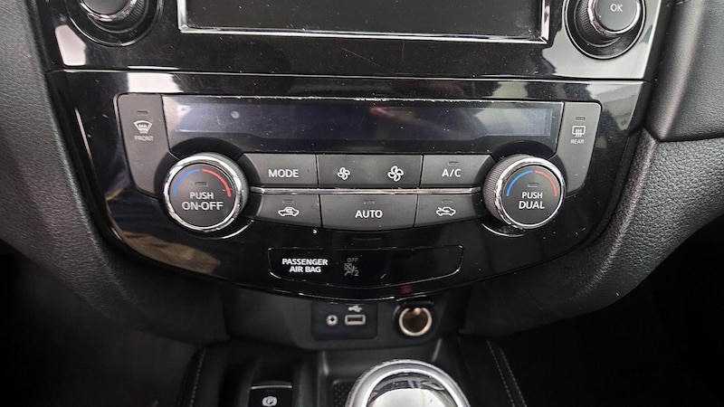 2019 Nissan Rogue SL 17