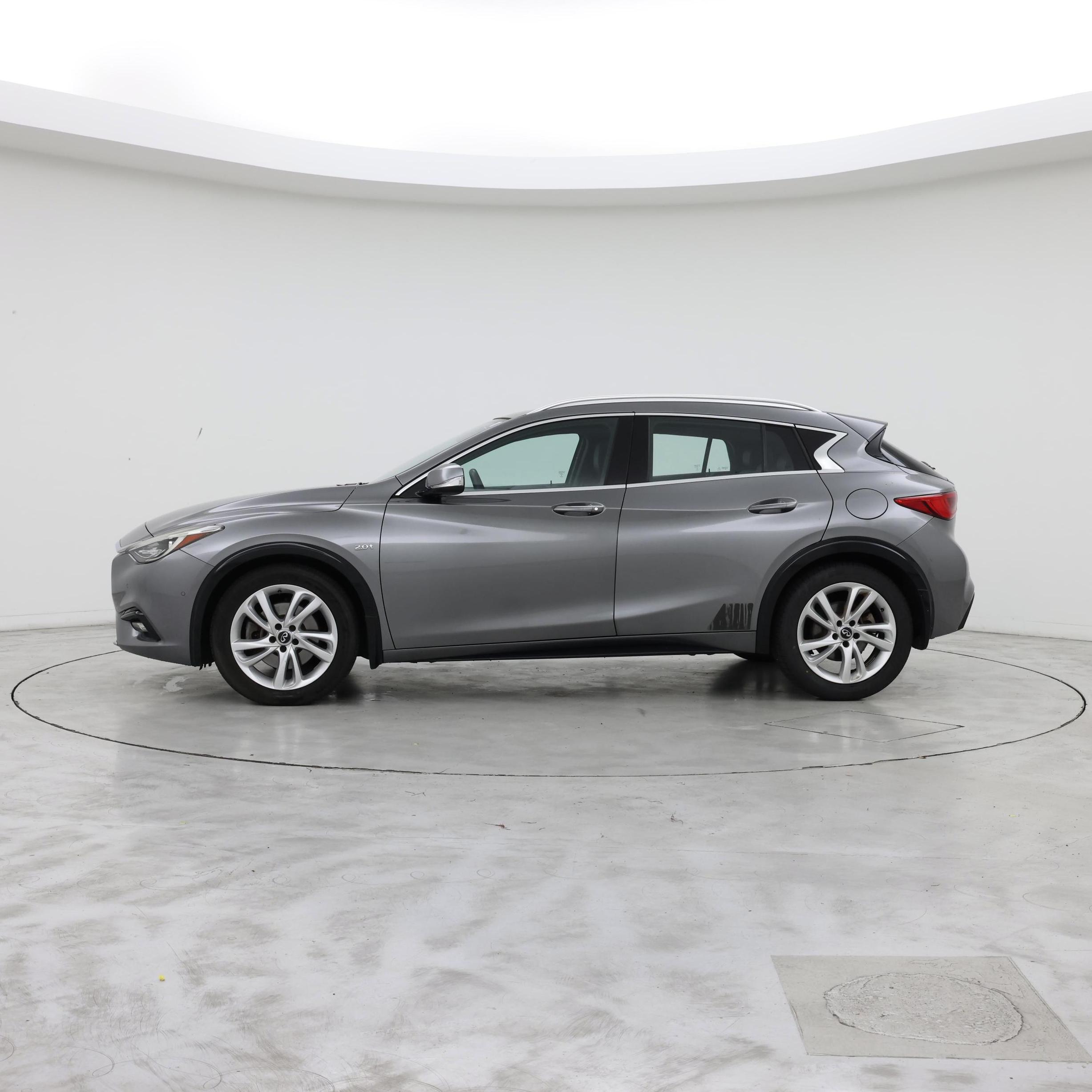 Thumbnail: 2017 INFINITI QX30 - 3
