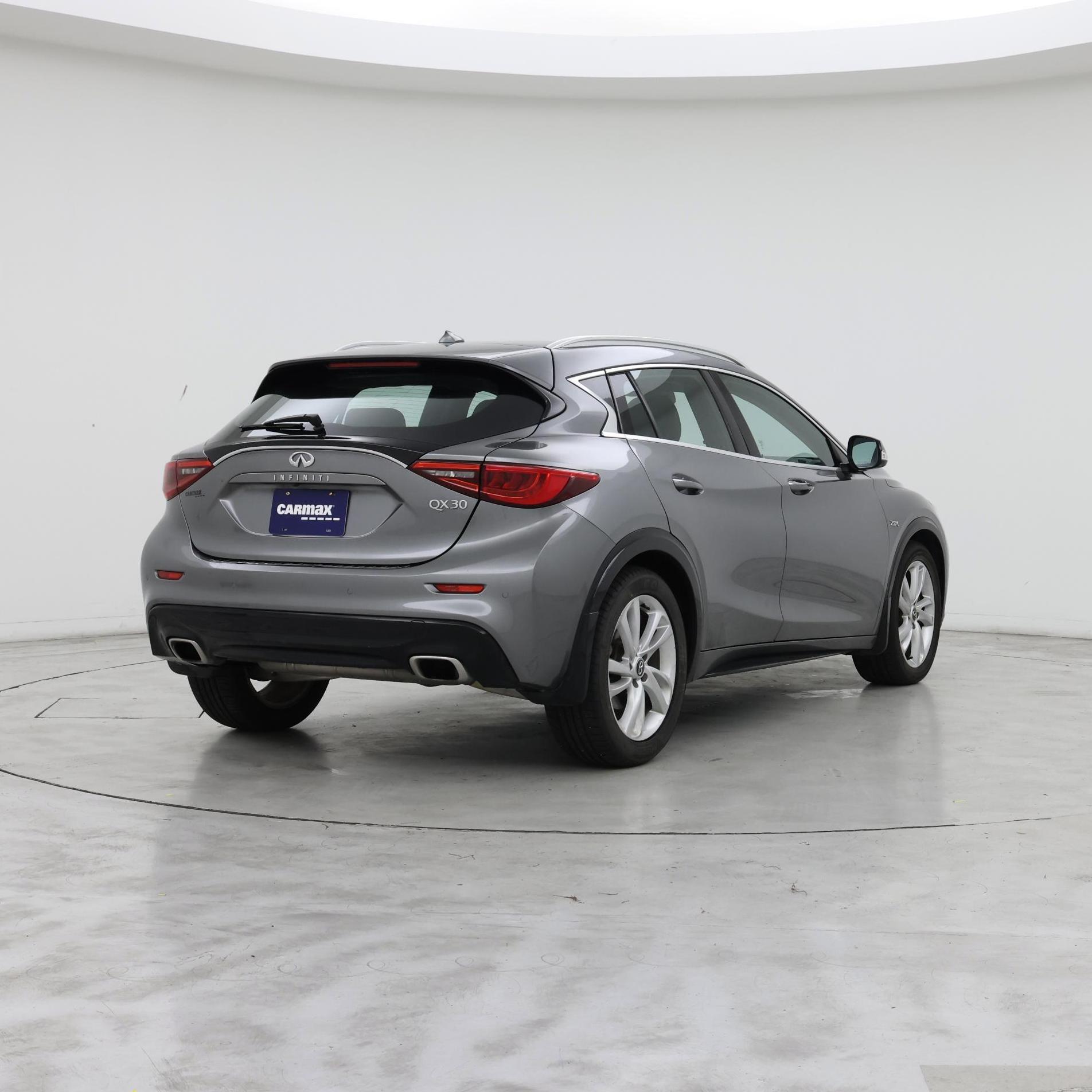 Thumbnail: 2017 INFINITI QX30 - 8