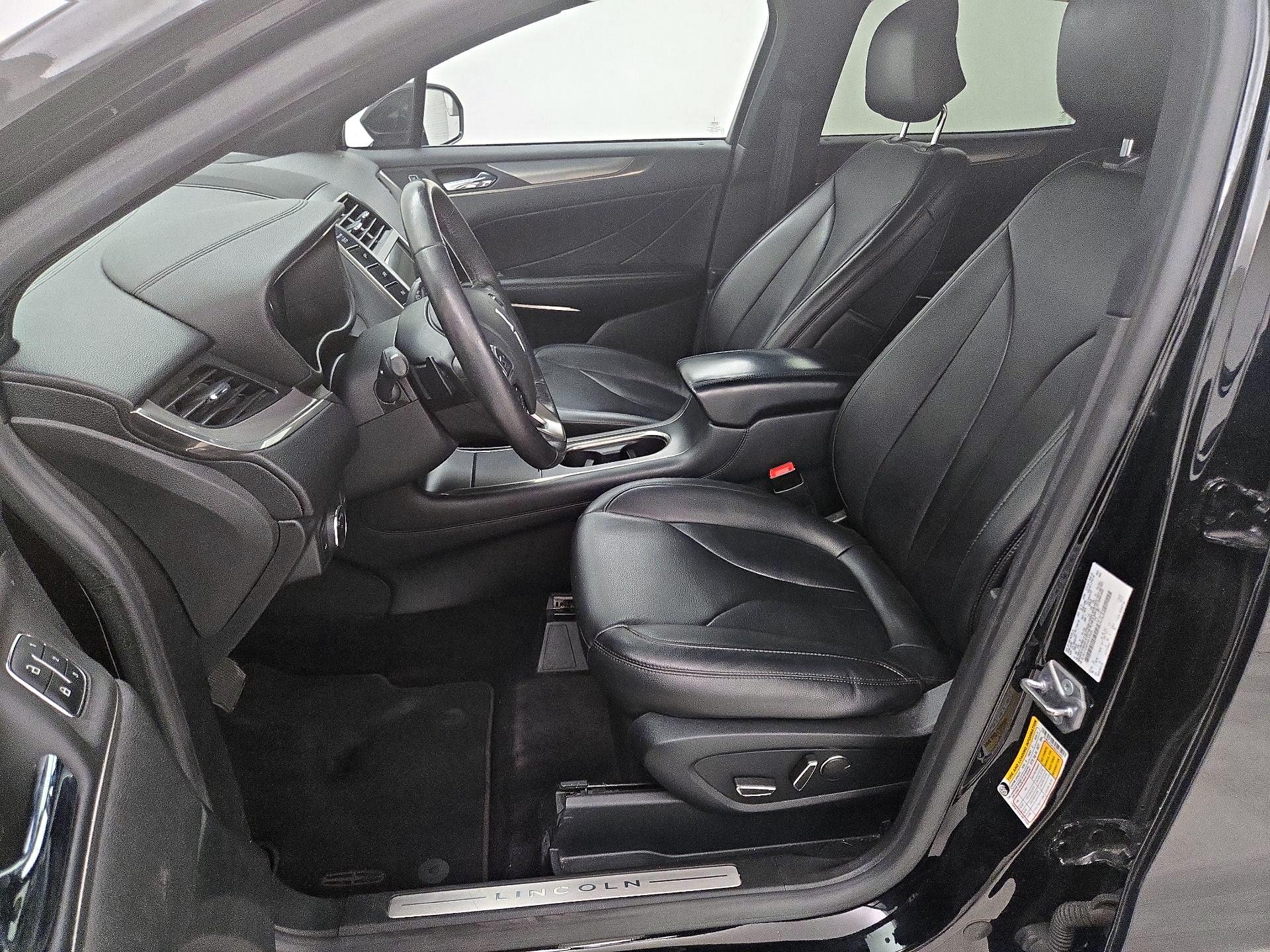 Thumbnail: 2017 Lincoln MKC - 11