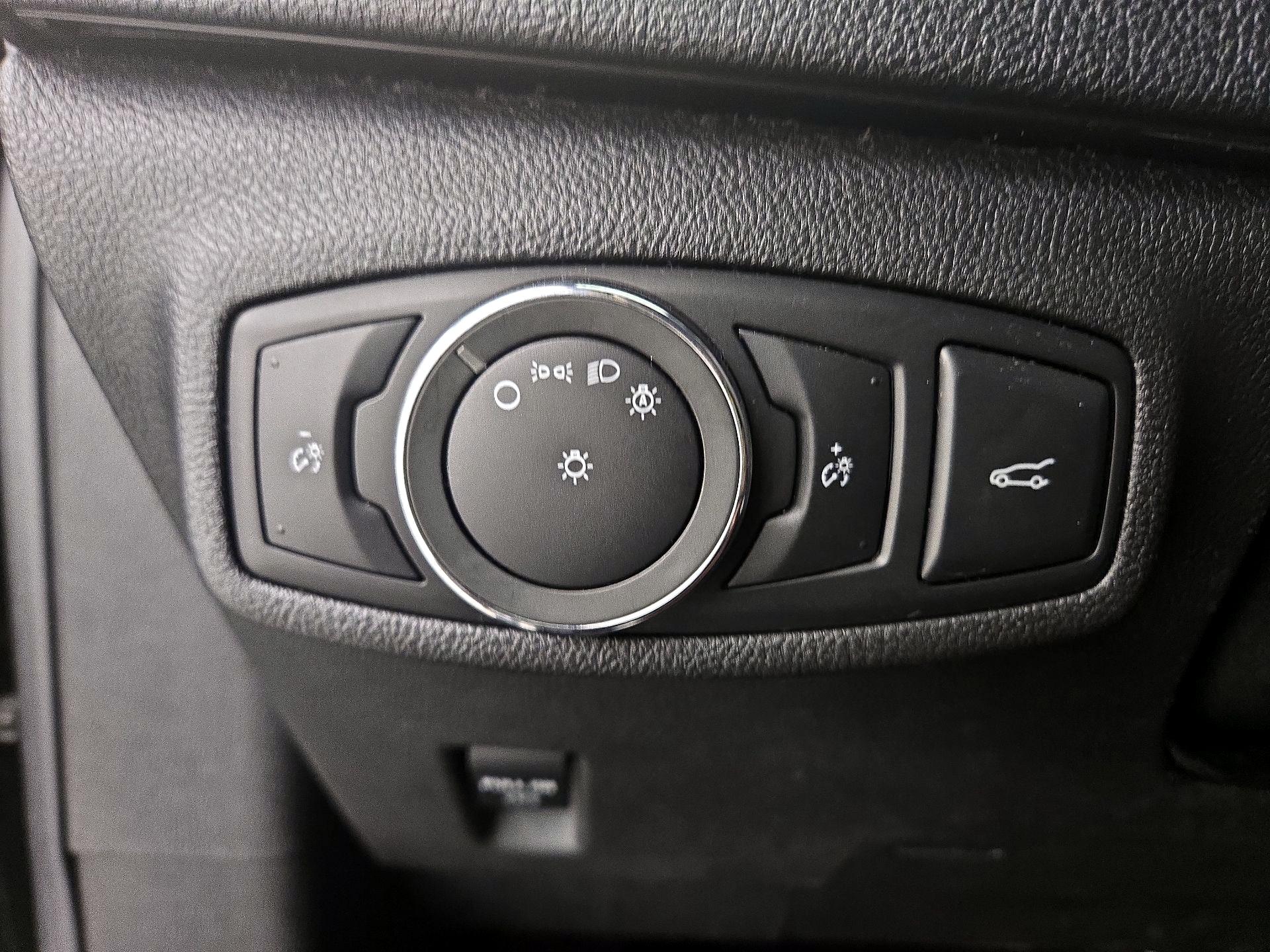 Thumbnail: 2017 Lincoln MKC - 13
