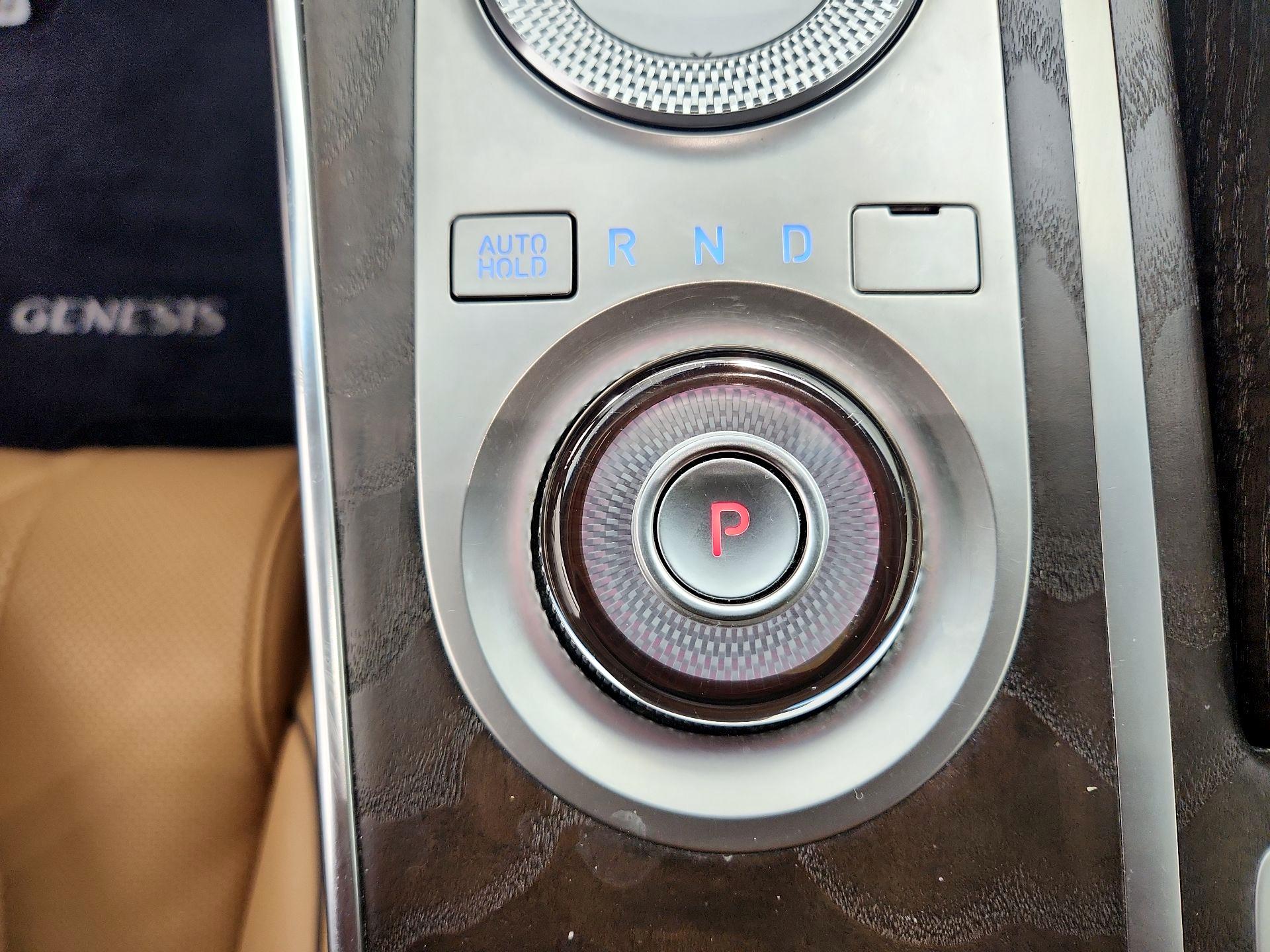 Thumbnail: 2022 Genesis GV80 - 18