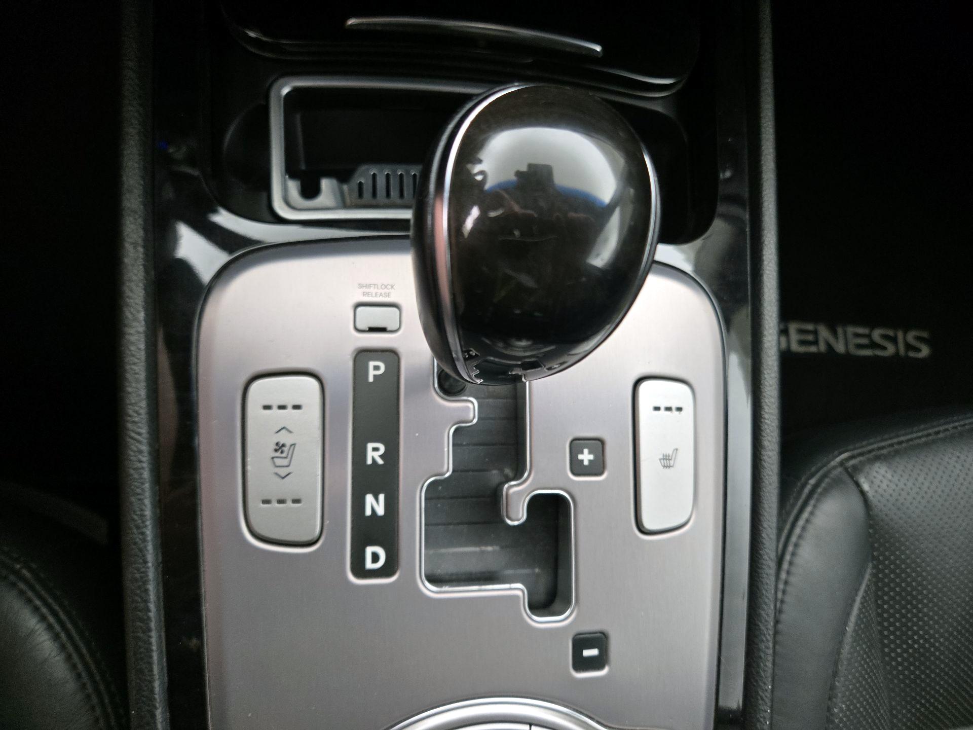 Thumbnail: 2013 Hyundai Genesis - 17