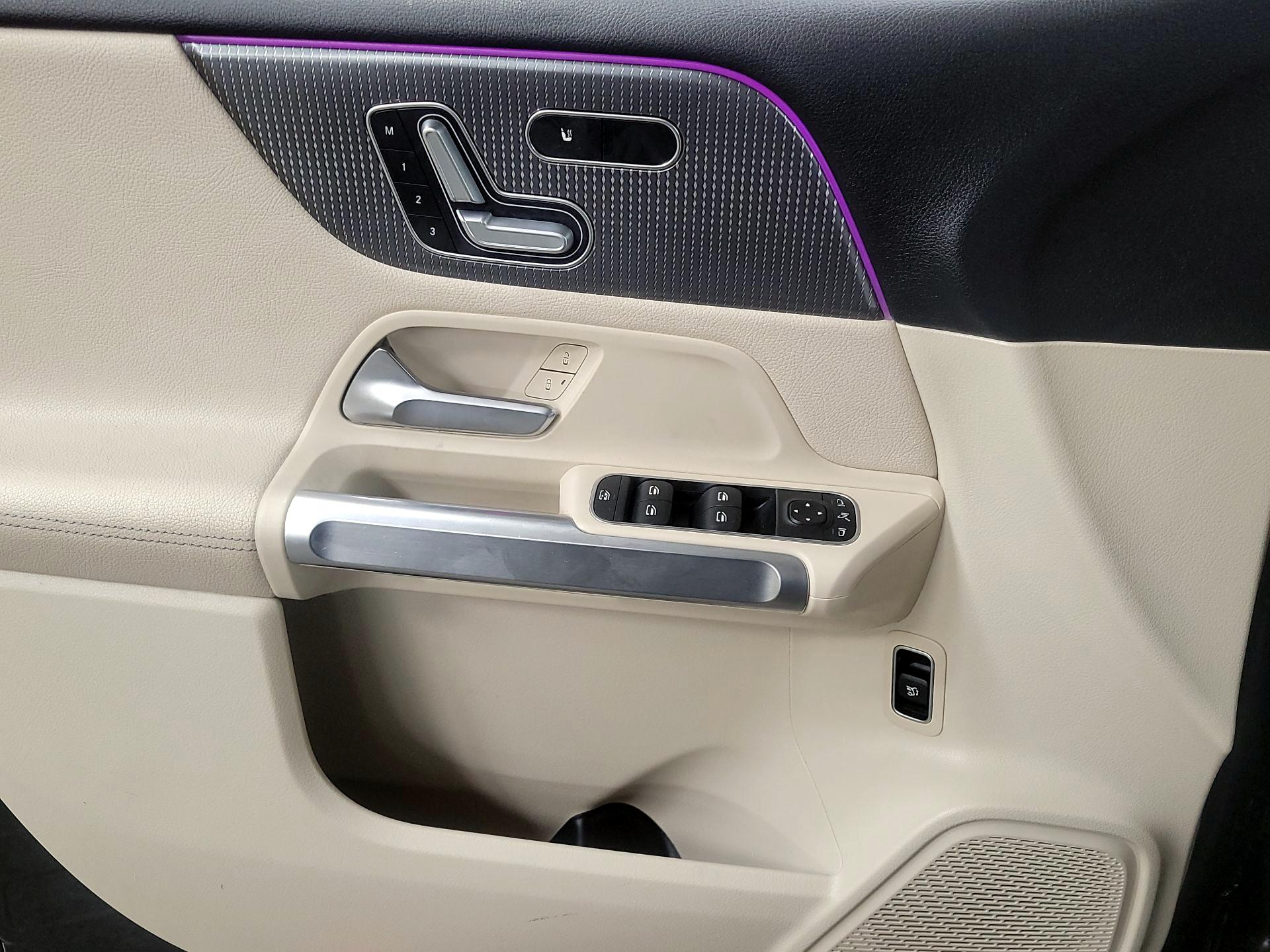 Thumbnail: 2021 Mercedes-Benz GLB - 12