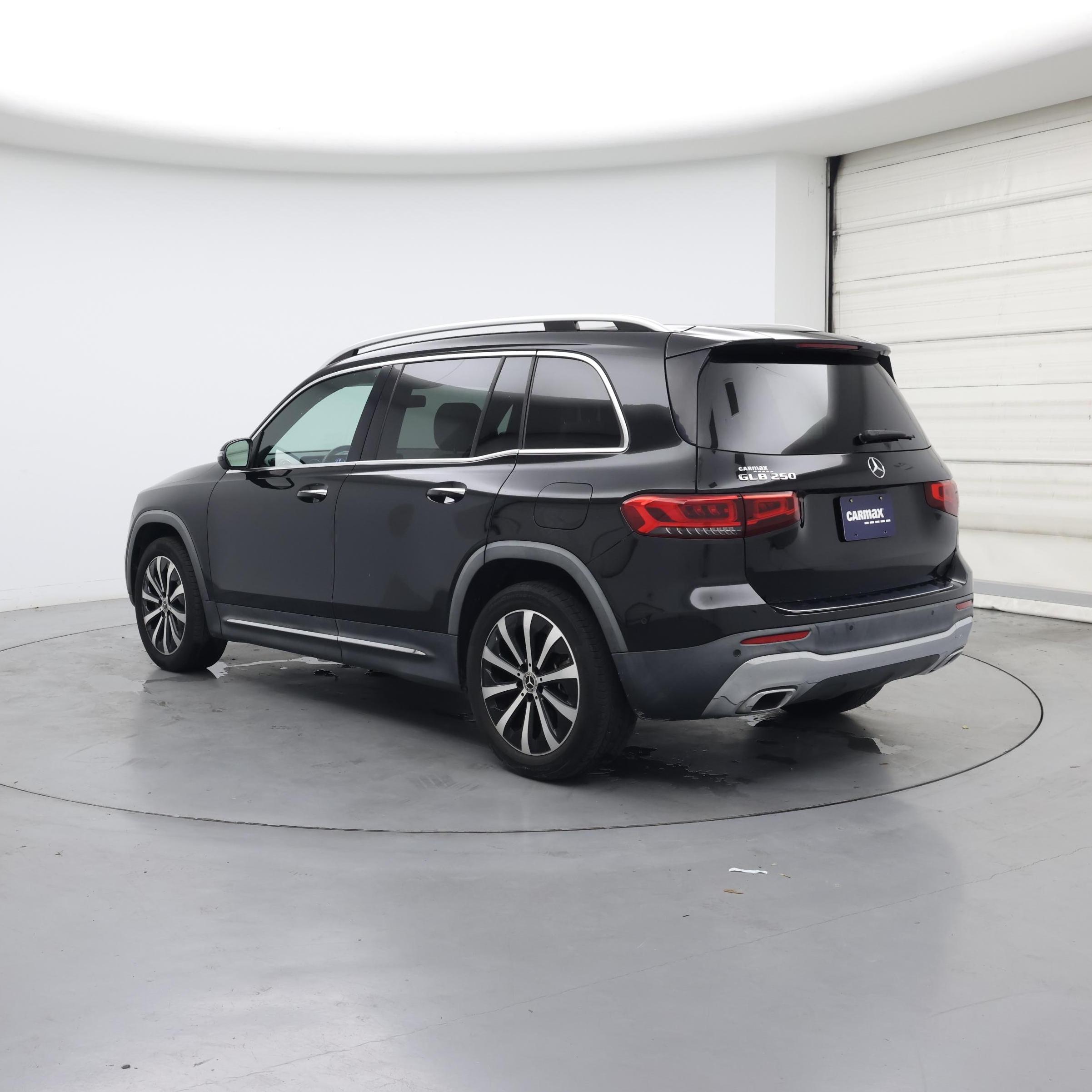 Thumbnail: 2021 Mercedes-Benz GLB - 2