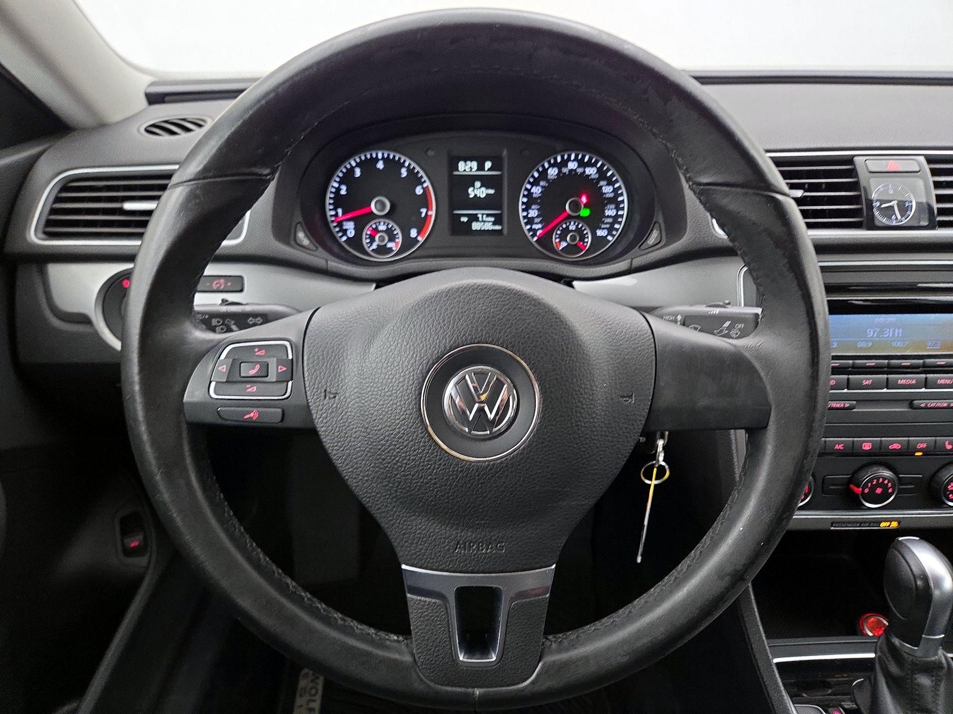 Thumbnail: 2015 Volkswagen Passat - 10