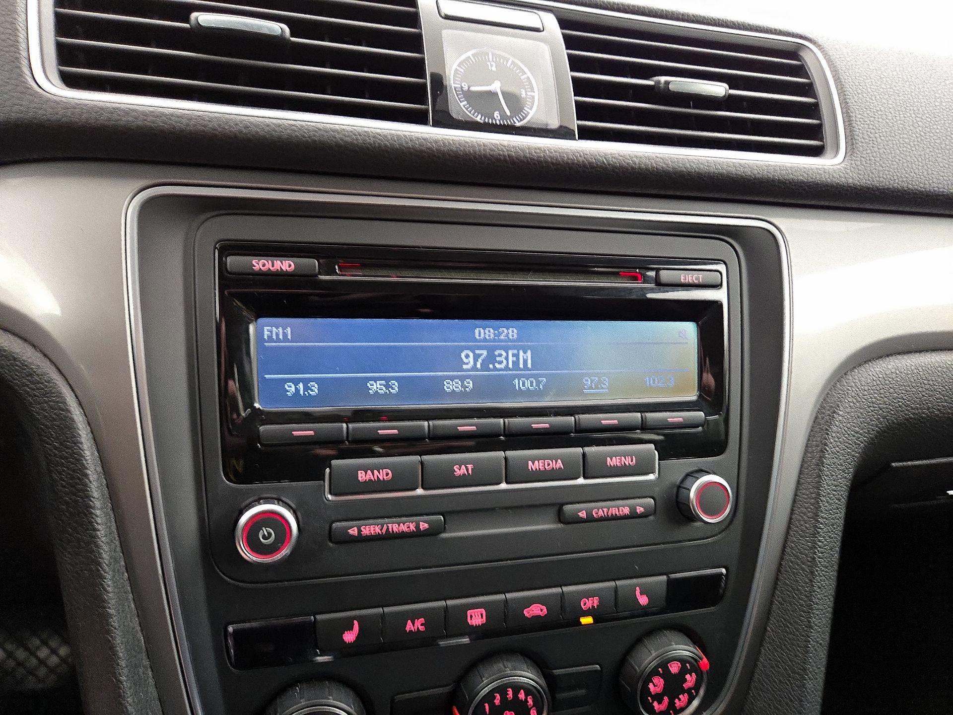 Thumbnail: 2015 Volkswagen Passat - 14