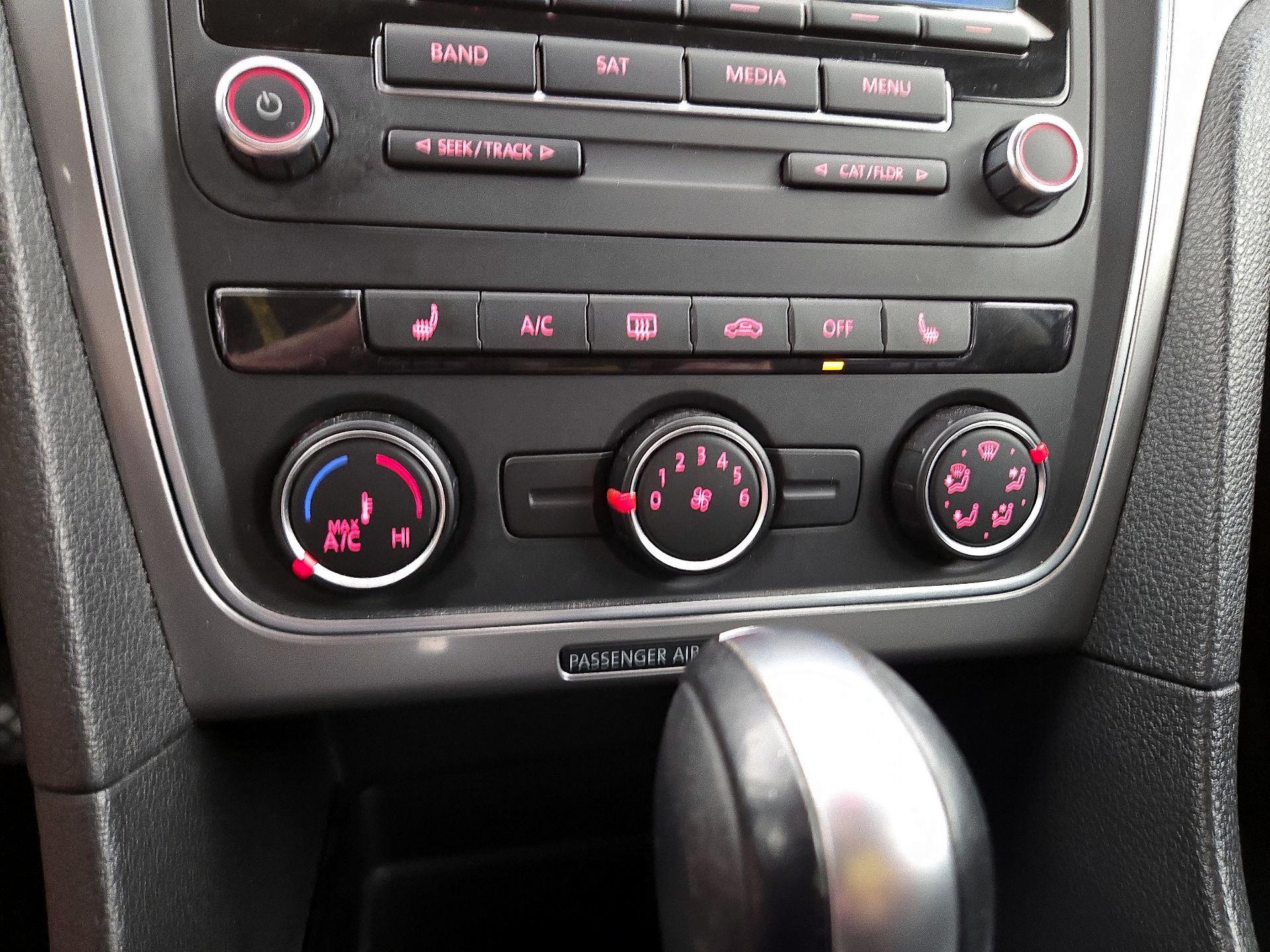 Thumbnail: 2015 Volkswagen Passat - 15
