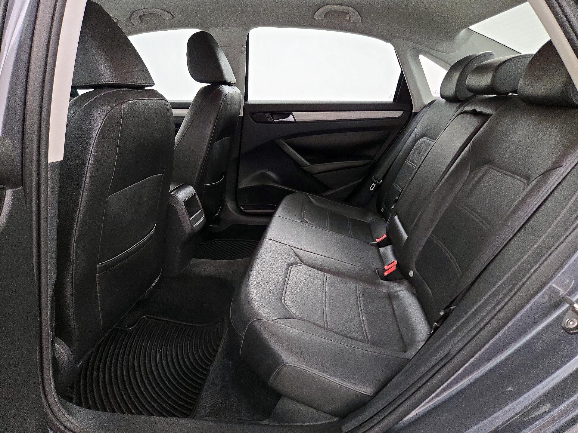 Thumbnail: 2015 Volkswagen Passat - 18