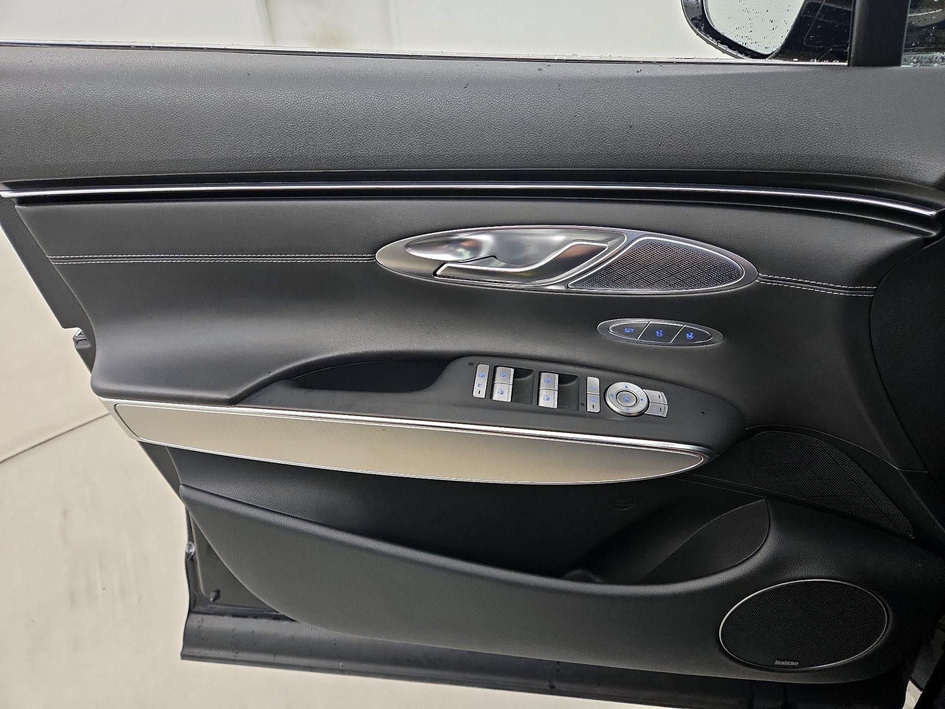 Thumbnail: 2022 Genesis GV70 - 12