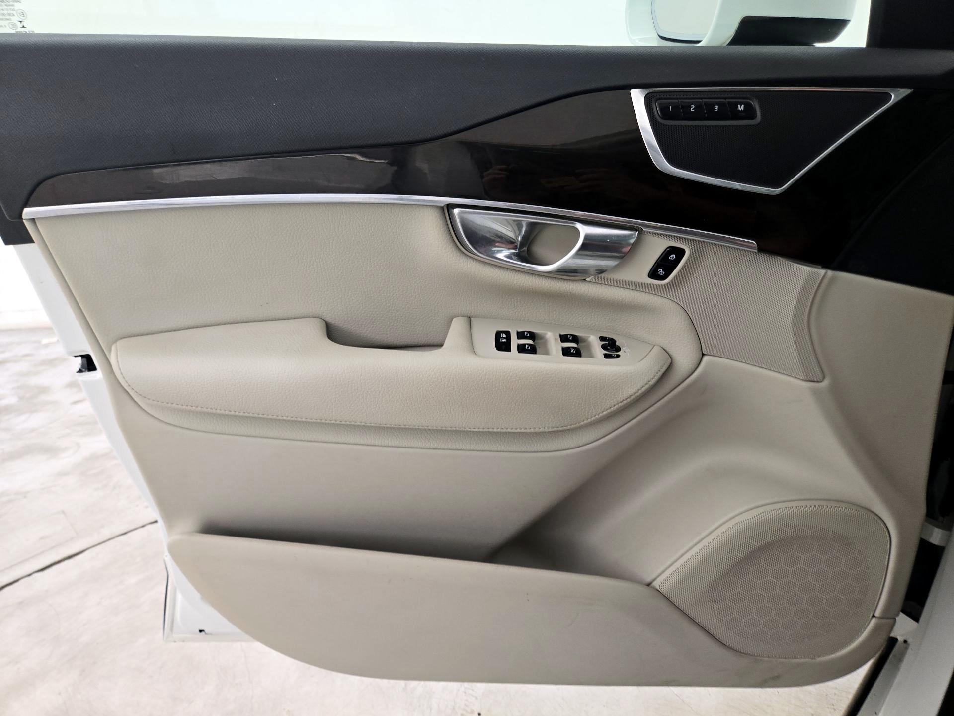 Thumbnail: 2019 Volvo XC90 - 12