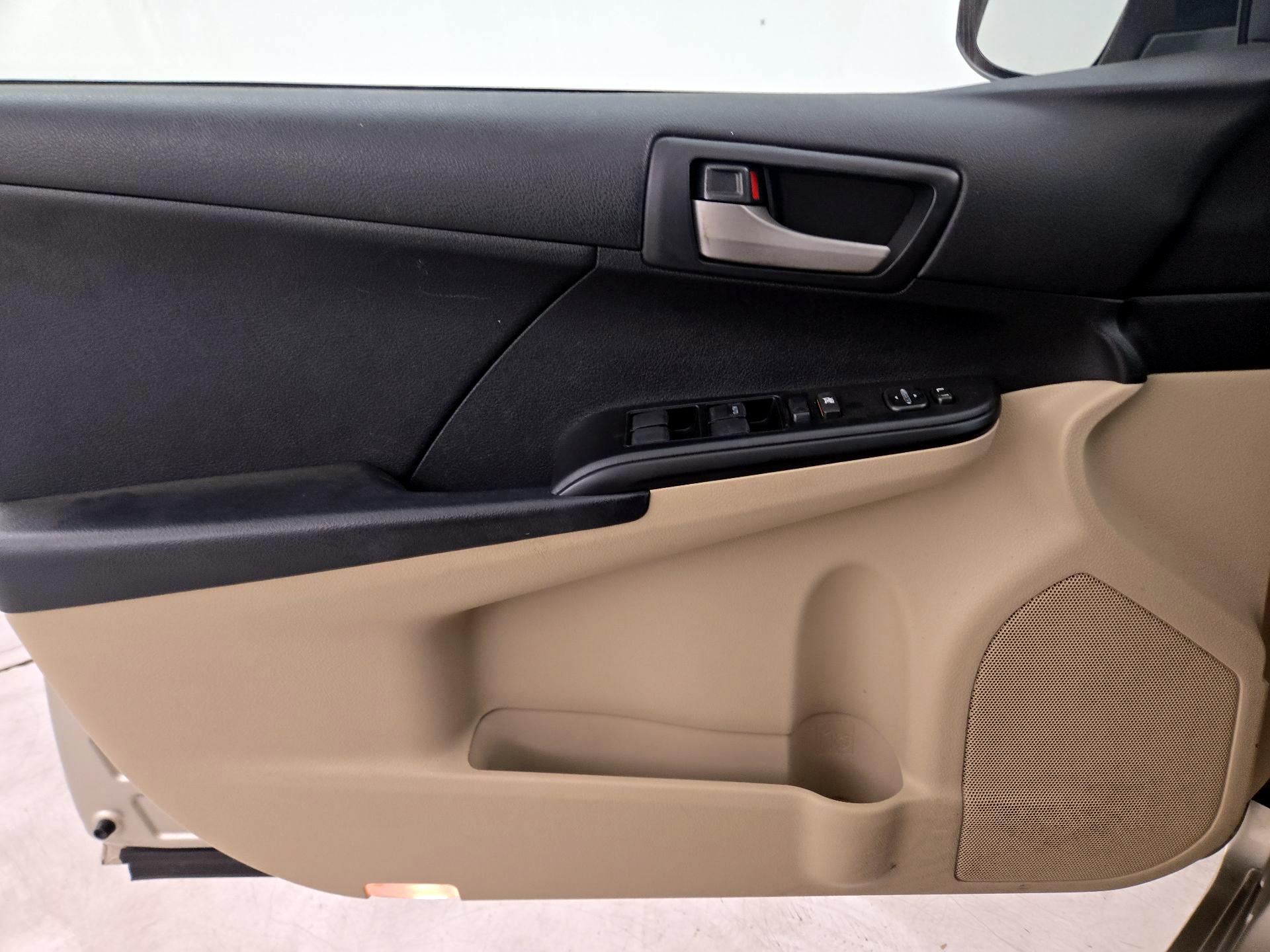Thumbnail: 2014 Toyota Camry - 12