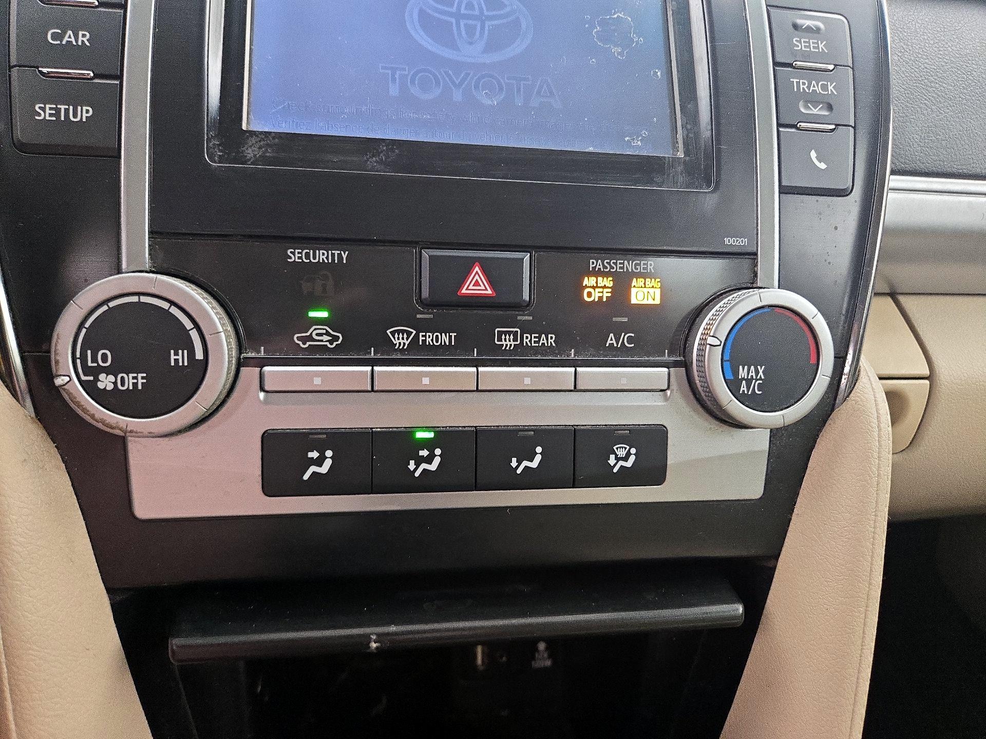 Thumbnail: 2014 Toyota Camry - 16