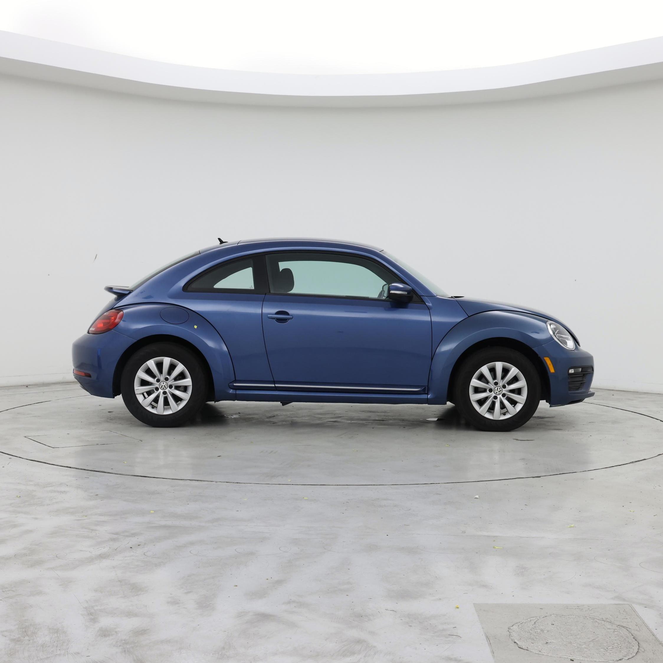 Thumbnail: 2019 Volkswagen Beetle - 7