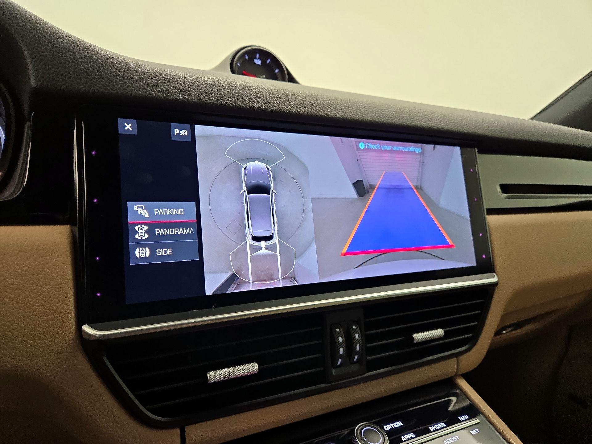 Thumbnail: 2020 Porsche Cayenne - 15
