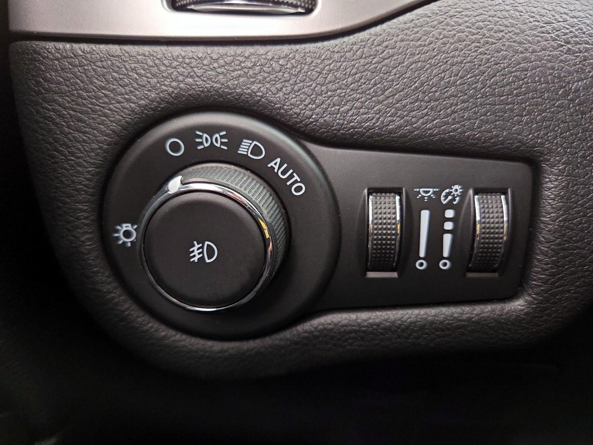 Thumbnail: 2021 Jeep Cherokee - 13