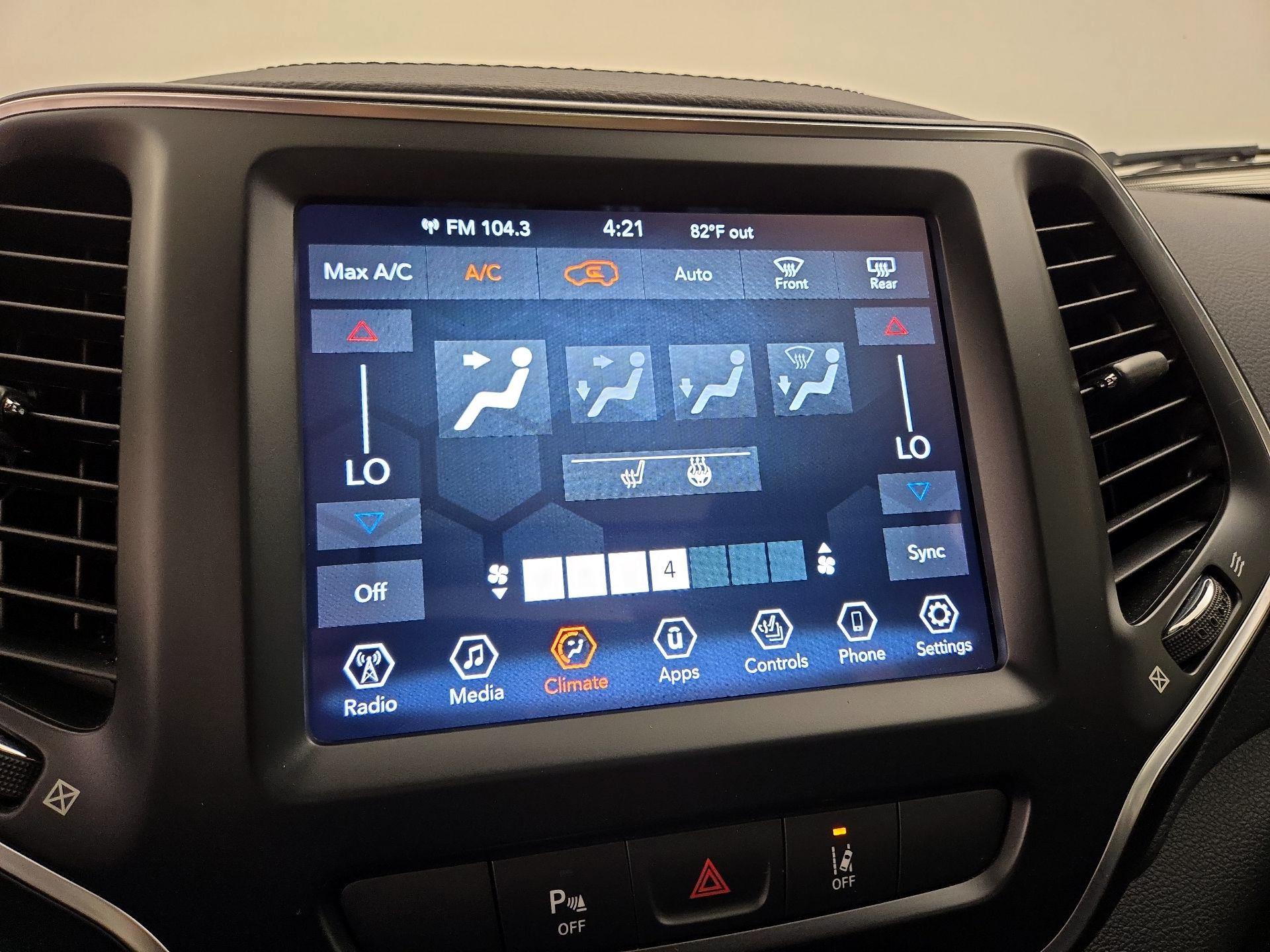 Thumbnail: 2021 Jeep Cherokee - 16