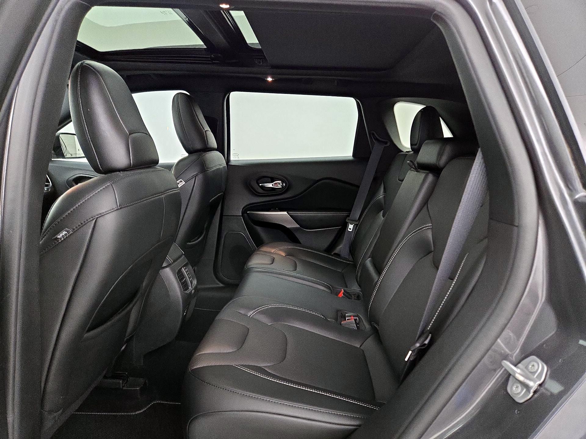 Thumbnail: 2021 Jeep Cherokee - 20