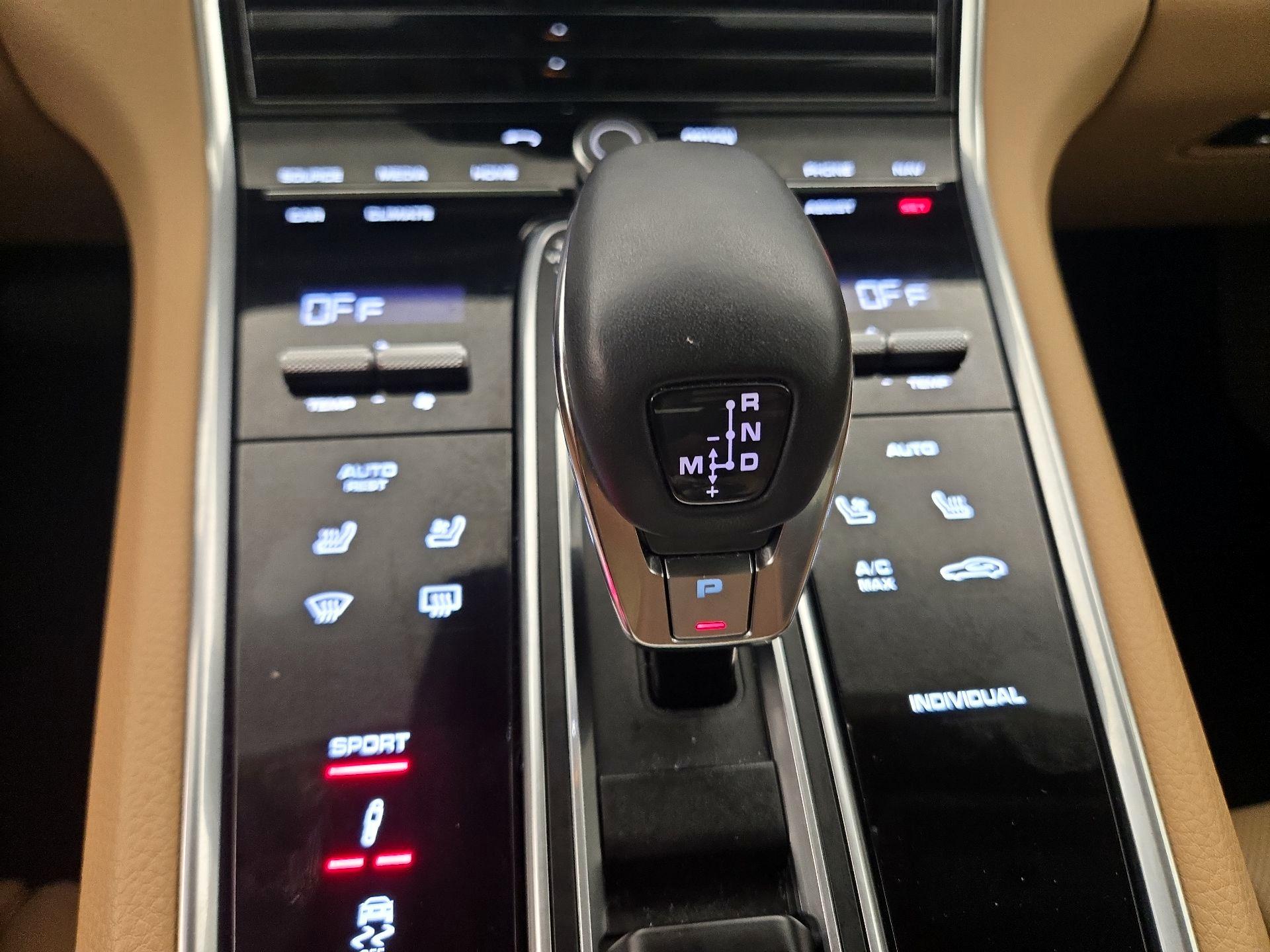 Thumbnail: 2020 Porsche Panamera - 18