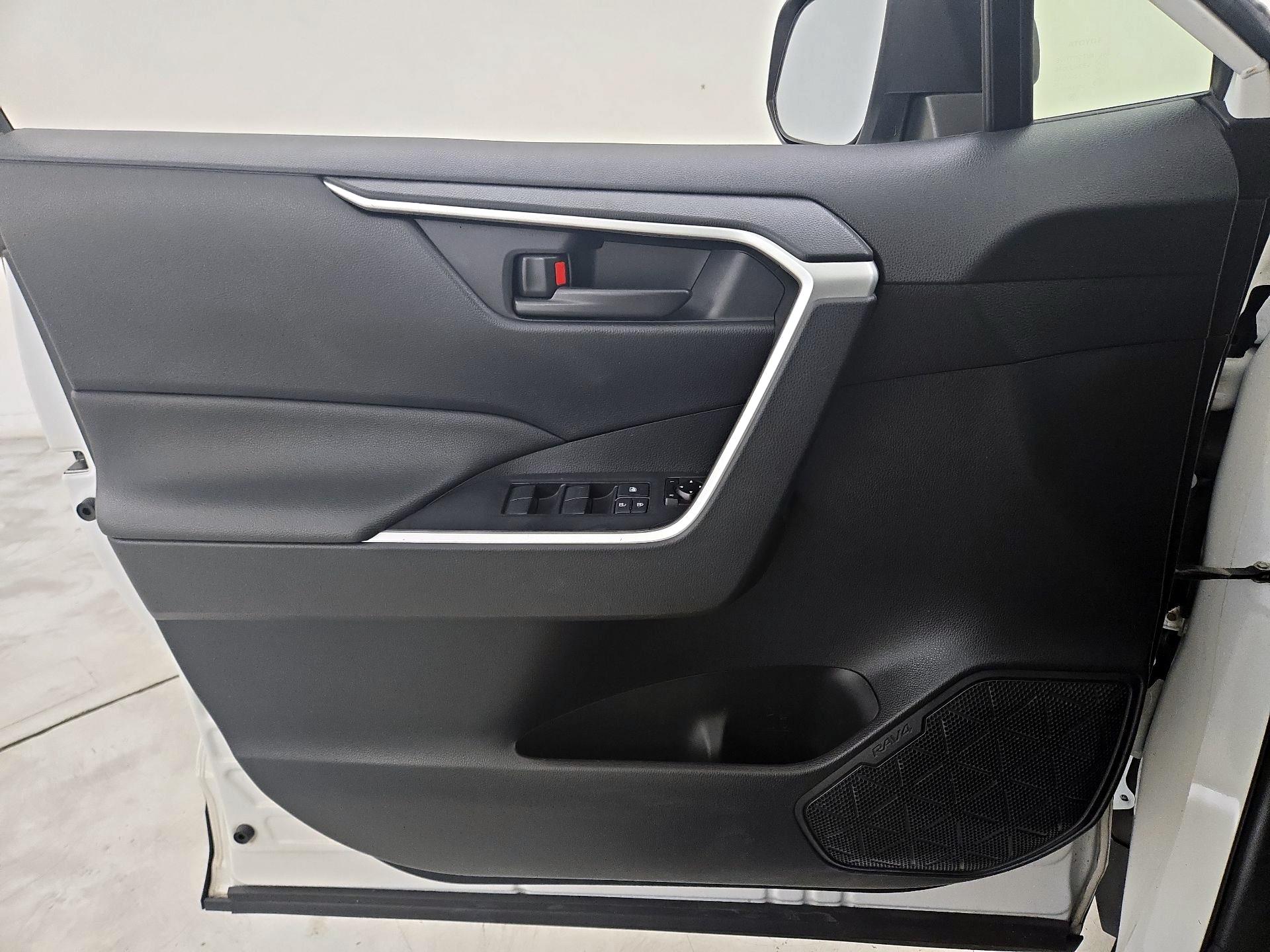 Thumbnail: 2019 Toyota RAV4 - 12