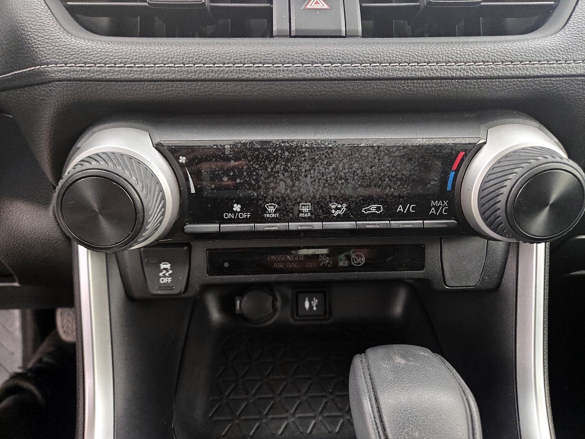 Thumbnail: 2019 Toyota RAV4 - 16