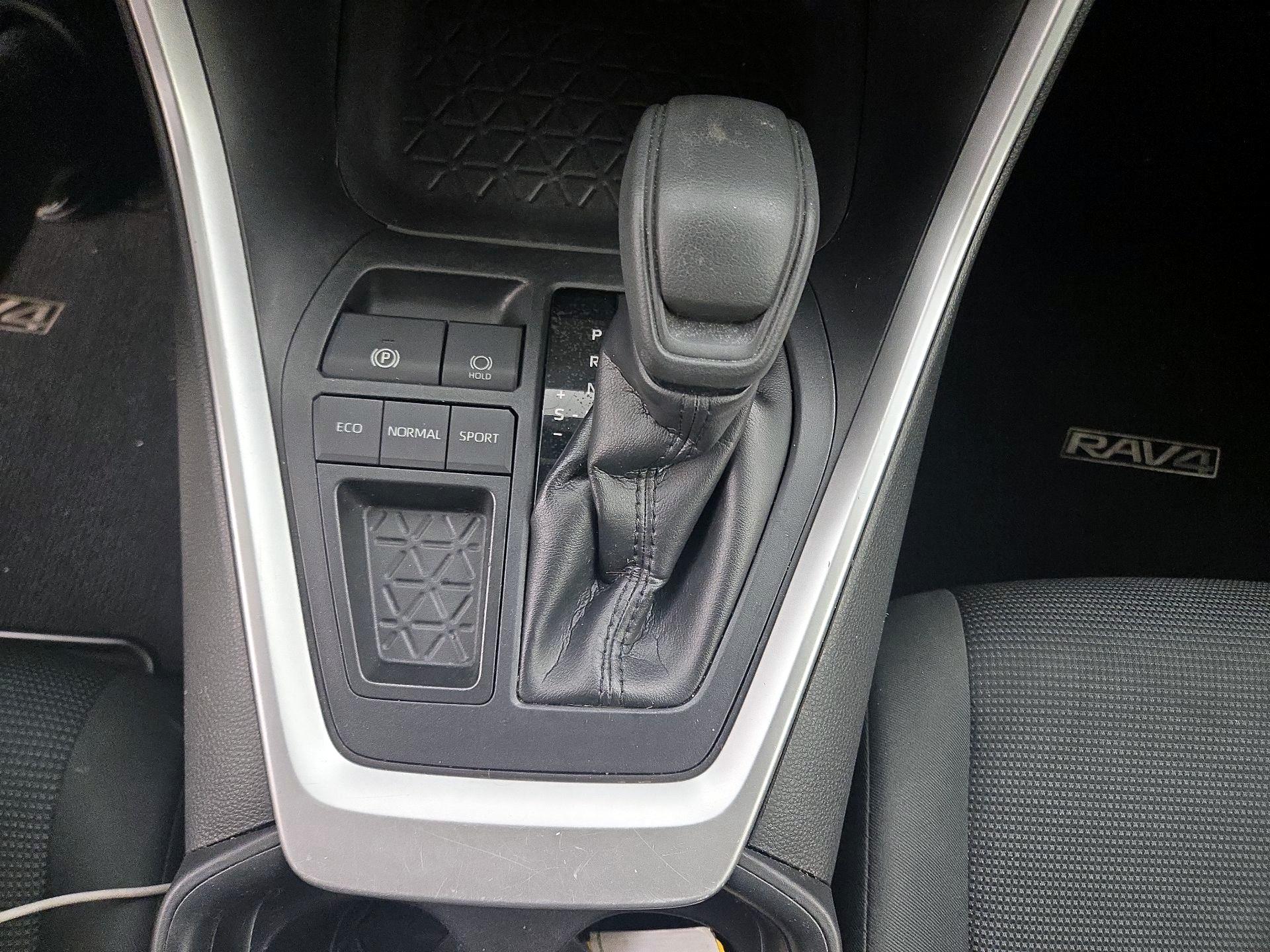 Thumbnail: 2019 Toyota RAV4 - 17