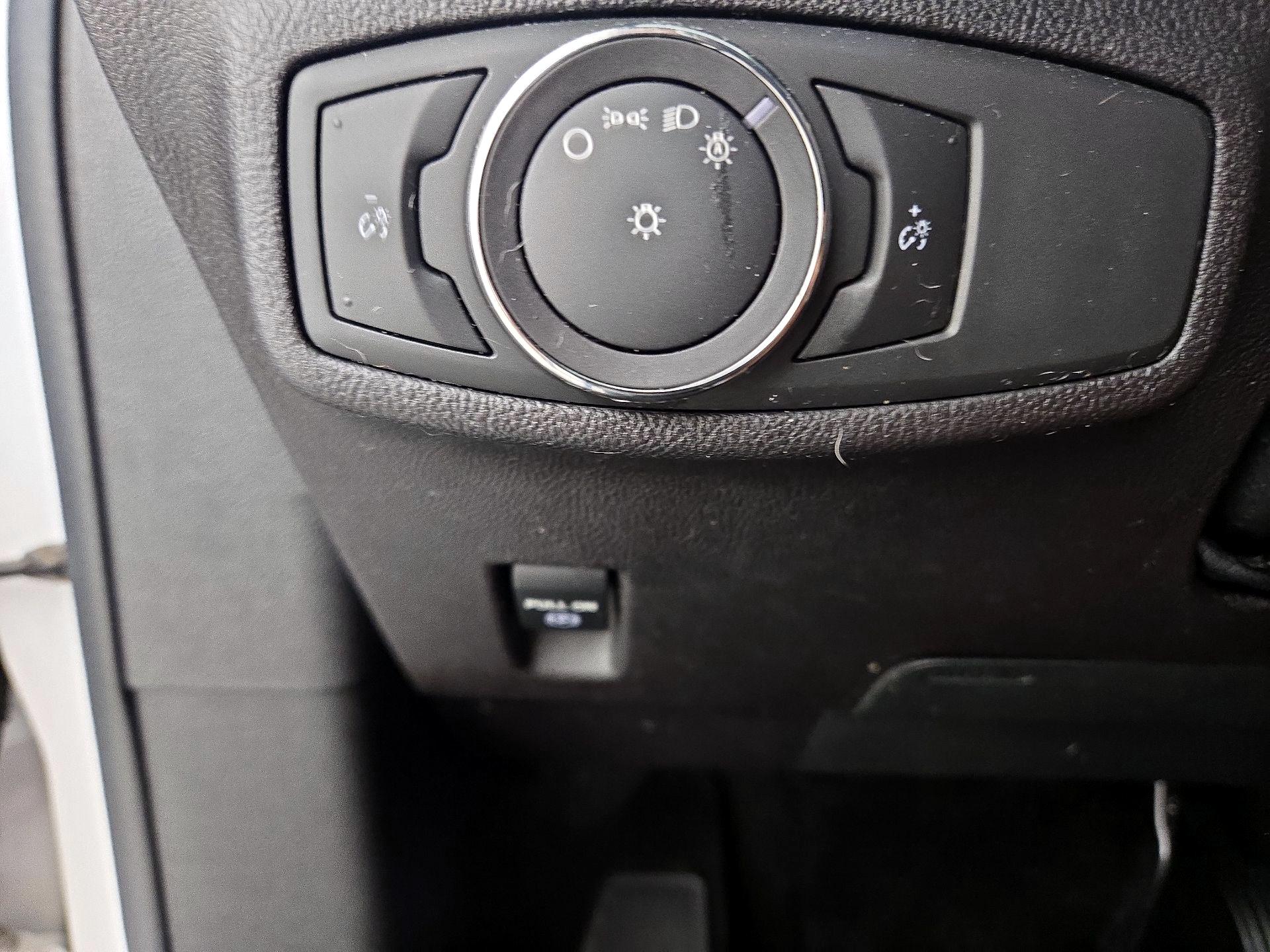 Thumbnail: 2016 Lincoln MKC - 13